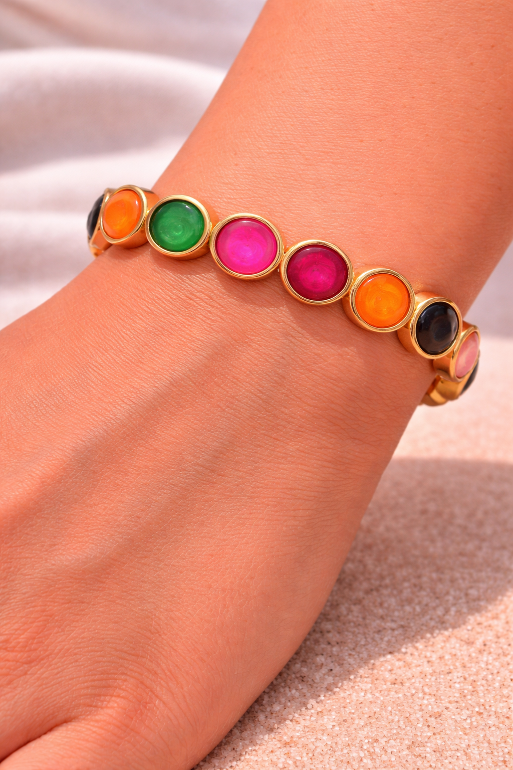 Buntes Statement Armband „Color Glow“ – elastisch & goldfarben