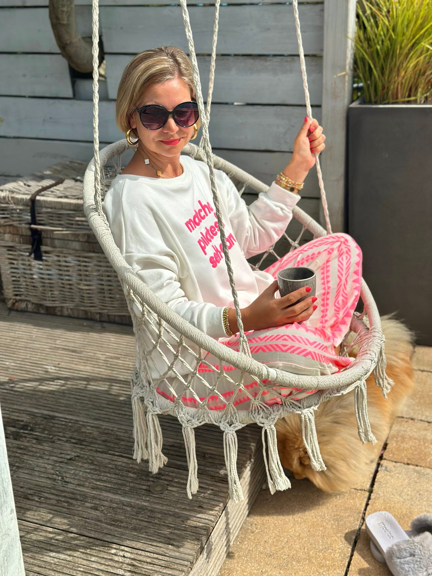 Zuckersüßes Sommer-Sweatshirt "MATCHA, PILATES & SELFCARE" in Weiß