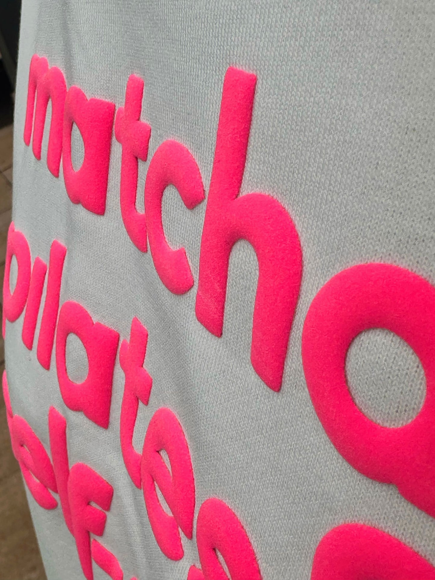 Zuckersüßes Sommer-Sweatshirt "MATCHA, PILATES & SELFCARE" in Weiß