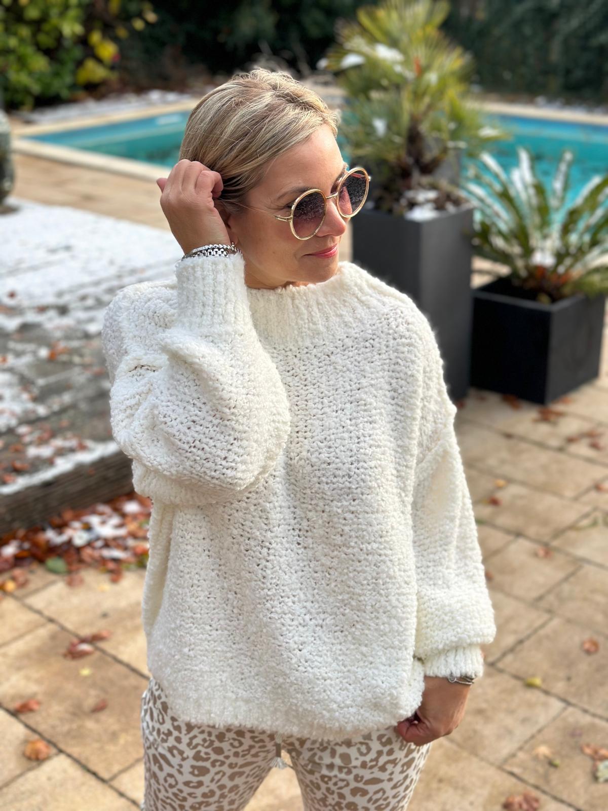 Weit geschnittener Grobstrick "Turtle Neck" Pulli in Cremé
