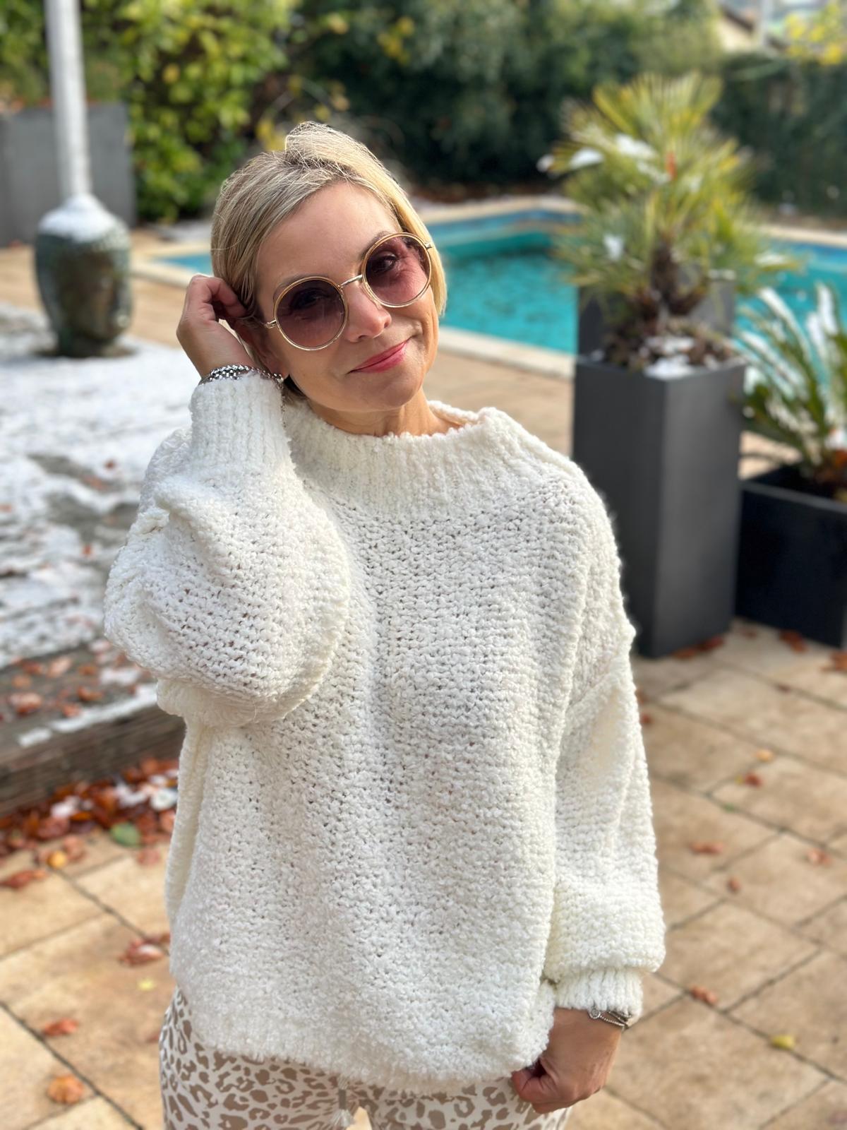 Weit geschnittener Grobstrick "Turtle Neck" Pulli in Cremé