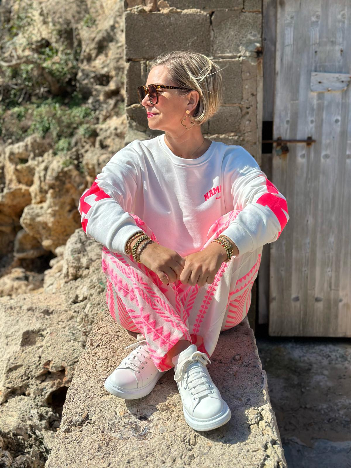 Onesize Sweater "NAMASTE" in Weiß/Pink