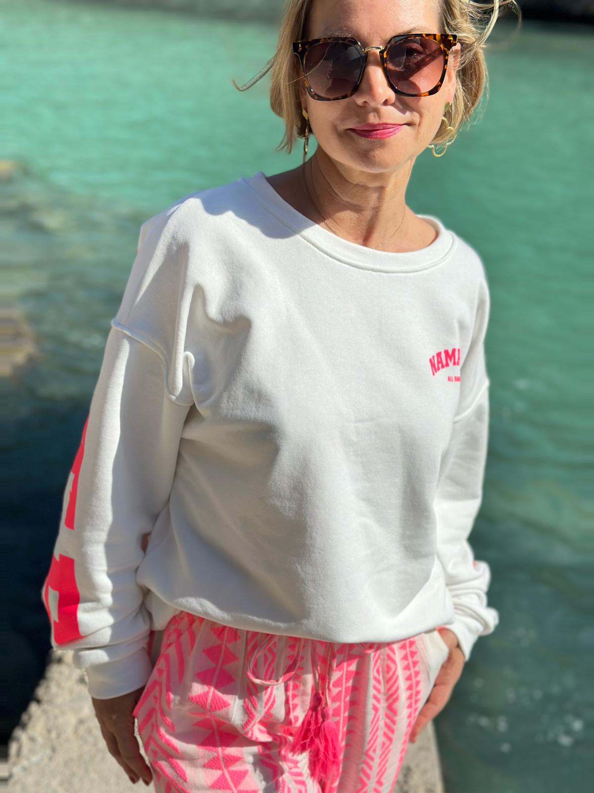 Onesize Sweater "NAMASTE" in Weiß/Pink