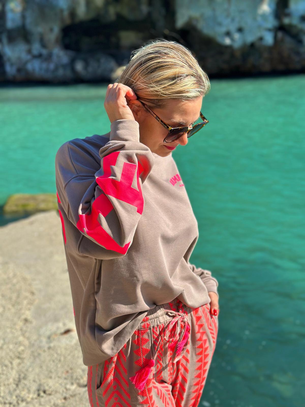 Onesize Sweater "NAMASTE" in Taupé/Pink