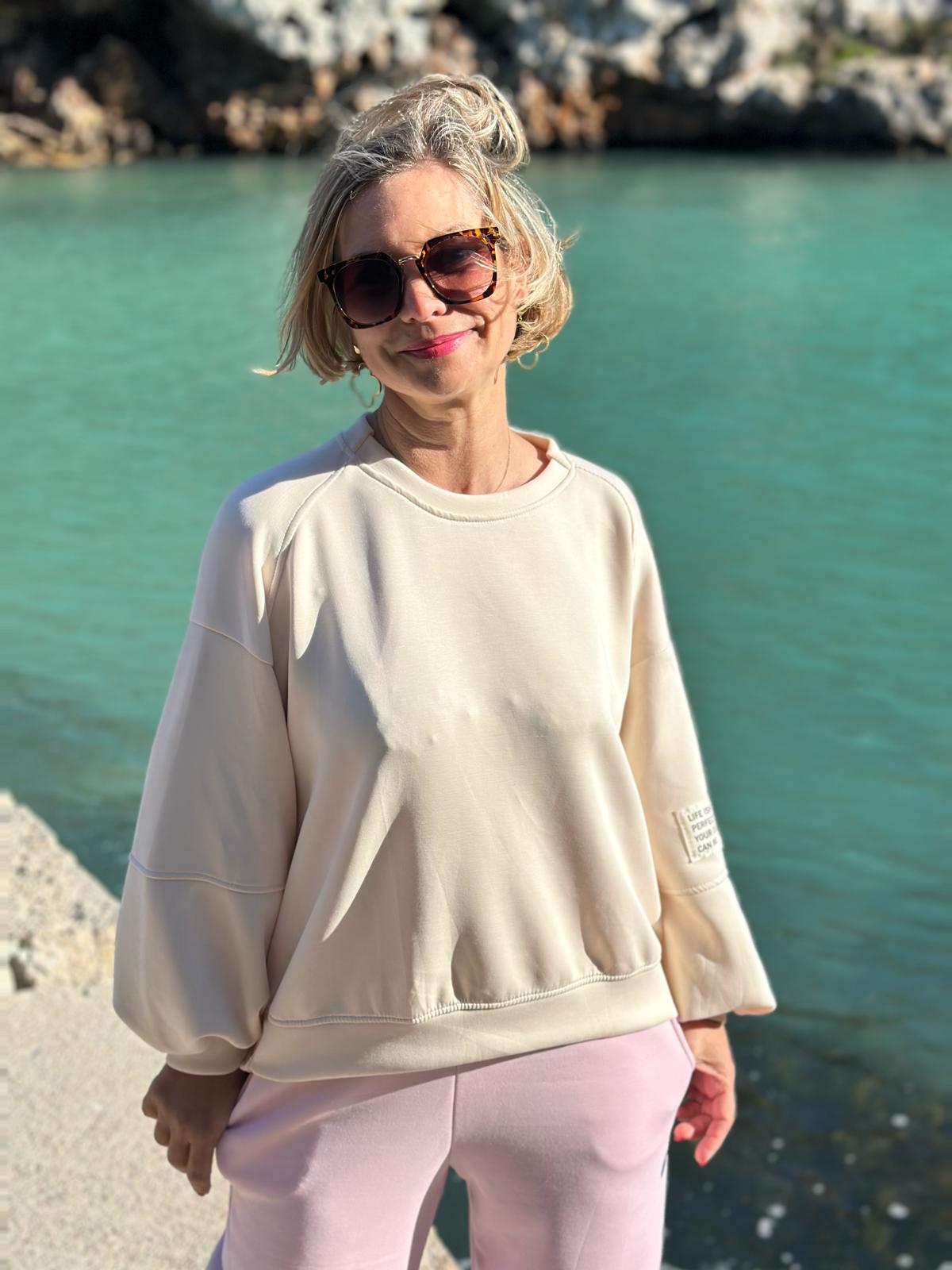 Zuckersüßer "LIFE ISN´T PERFECT" Sweater in Cremé