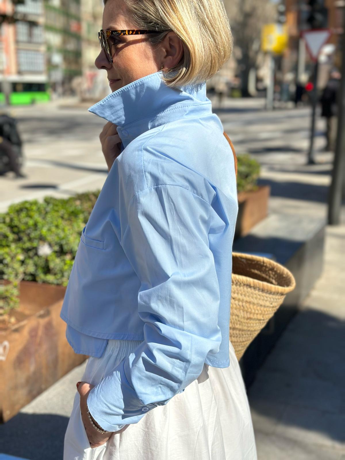 Stylische Cropped Bluse "VERA" in Hellblau