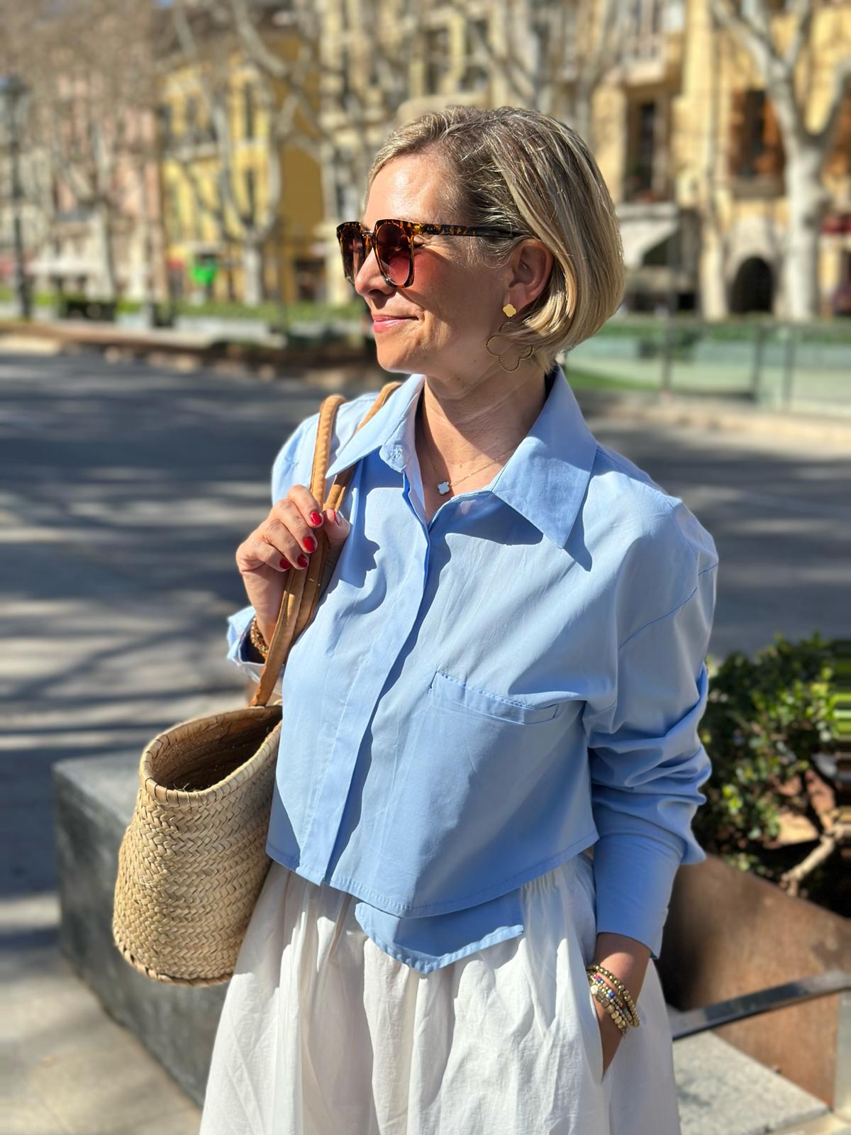 Stylische Cropped Bluse "VERA" in Hellblau