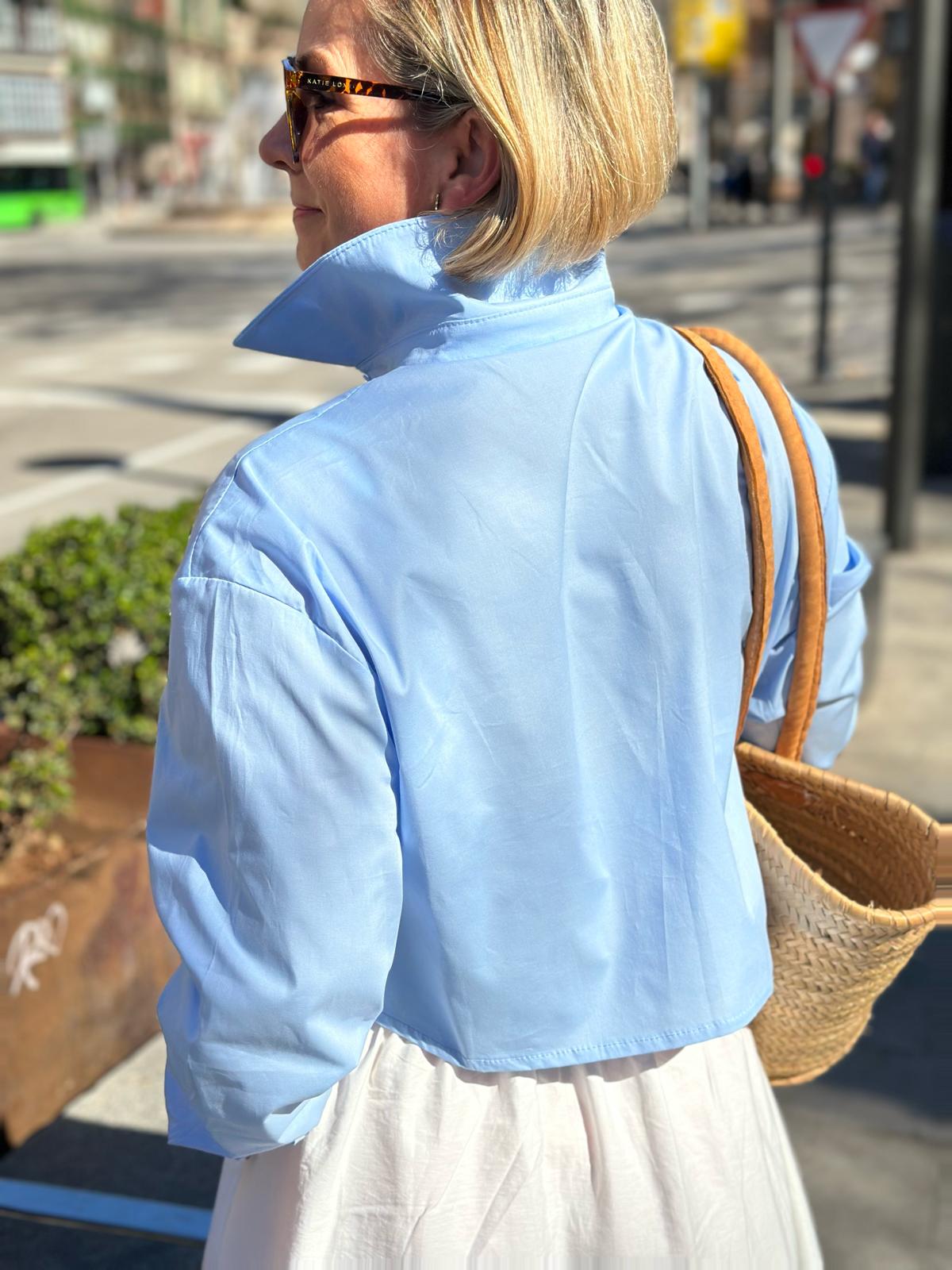 Stylische Cropped Bluse "VERA" in Hellblau
