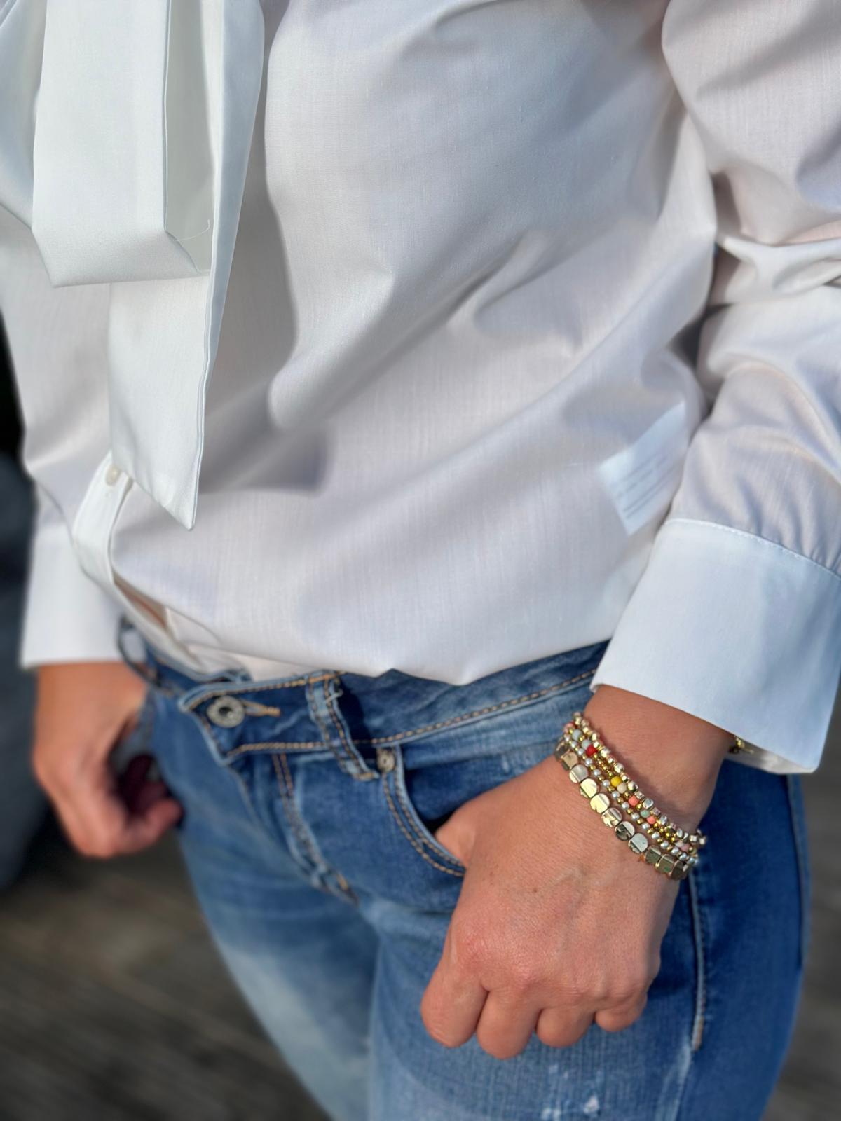 Stylische Schluppenbluse in Weiß