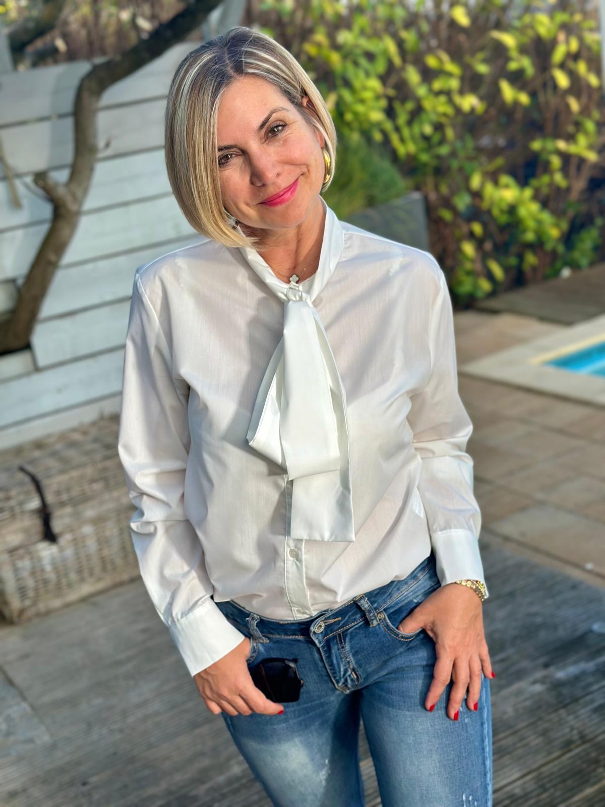 Stylische Schluppenbluse in Weiß