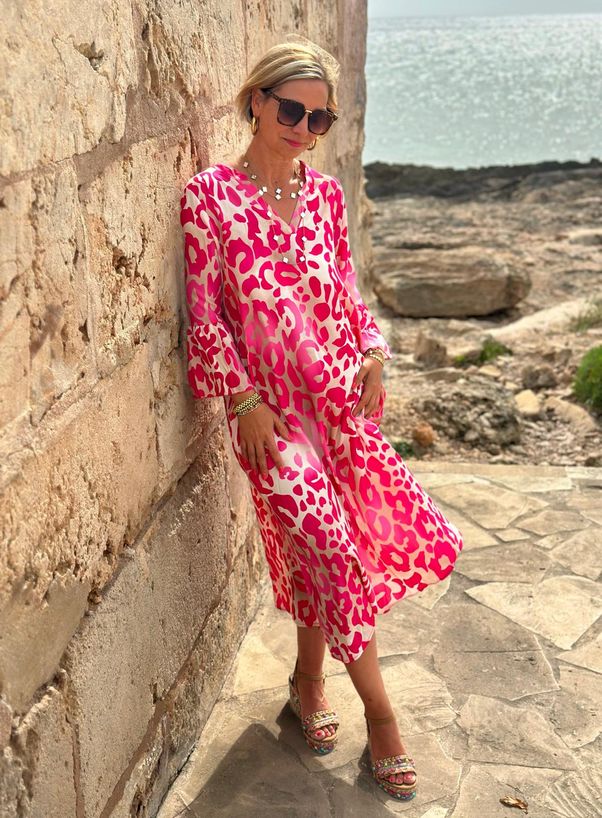 LOVELY LEO Kleid in POWER PINK