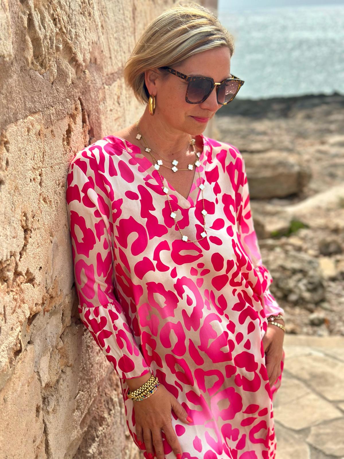 LOVELY LEO Kleid in POWER PINK