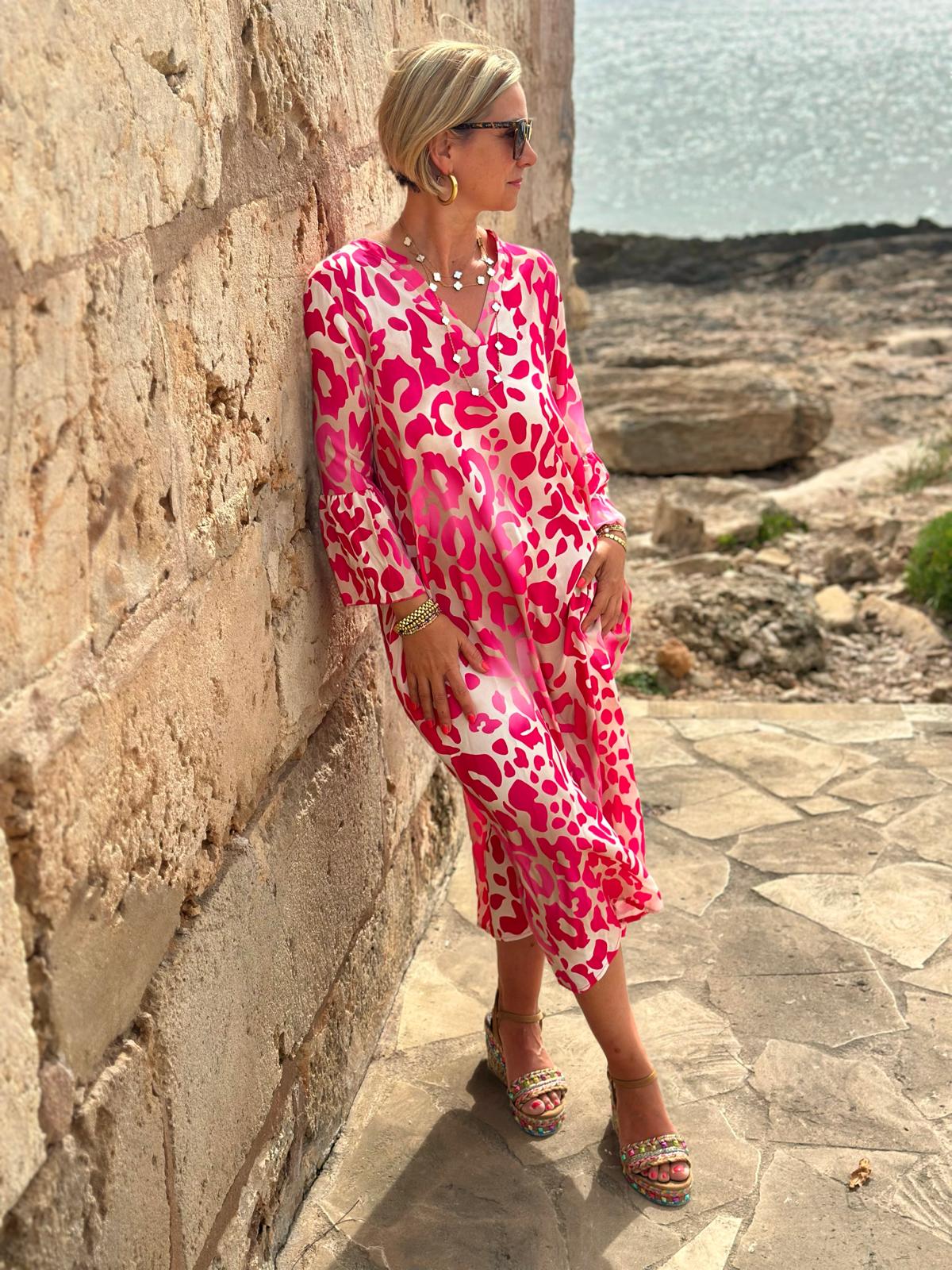 LOVELY LEO Kleid in POWER PINK