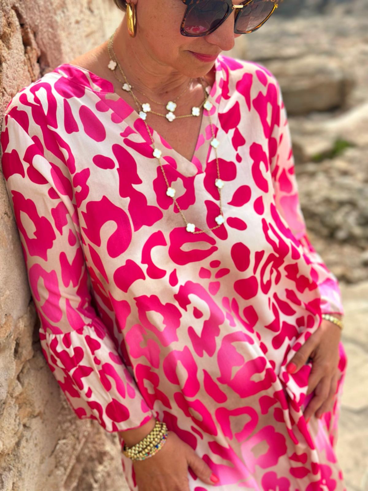 LOVELY LEO Kleid in POWER PINK