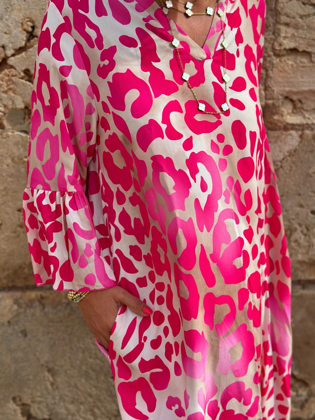 LOVELY LEO Kleid in POWER PINK