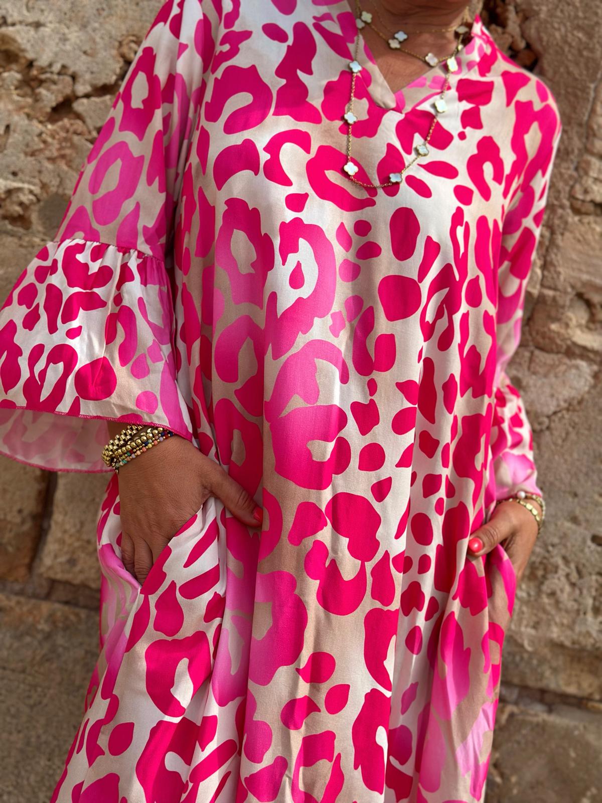 LOVELY LEO Kleid in POWER PINK