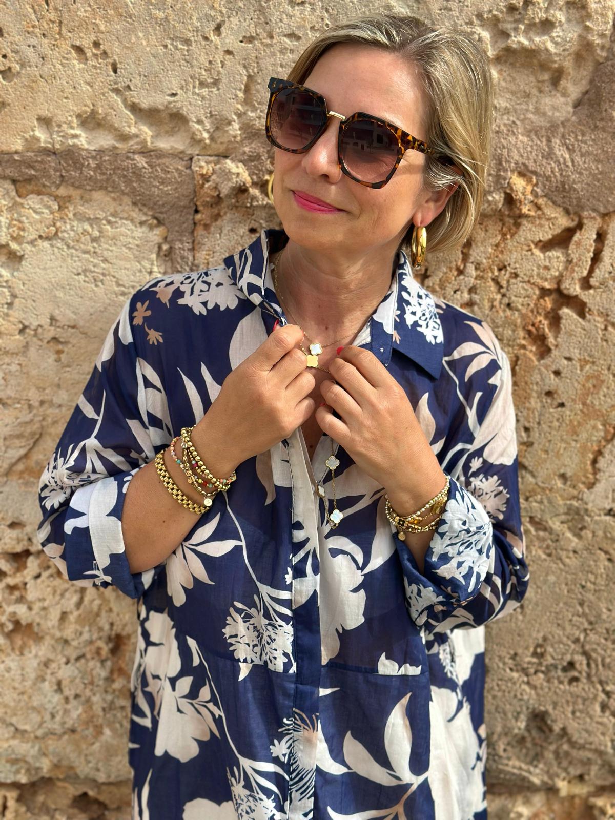 Weit geschnittenes Sommerkleid mit Kragen in BLUE PALMS