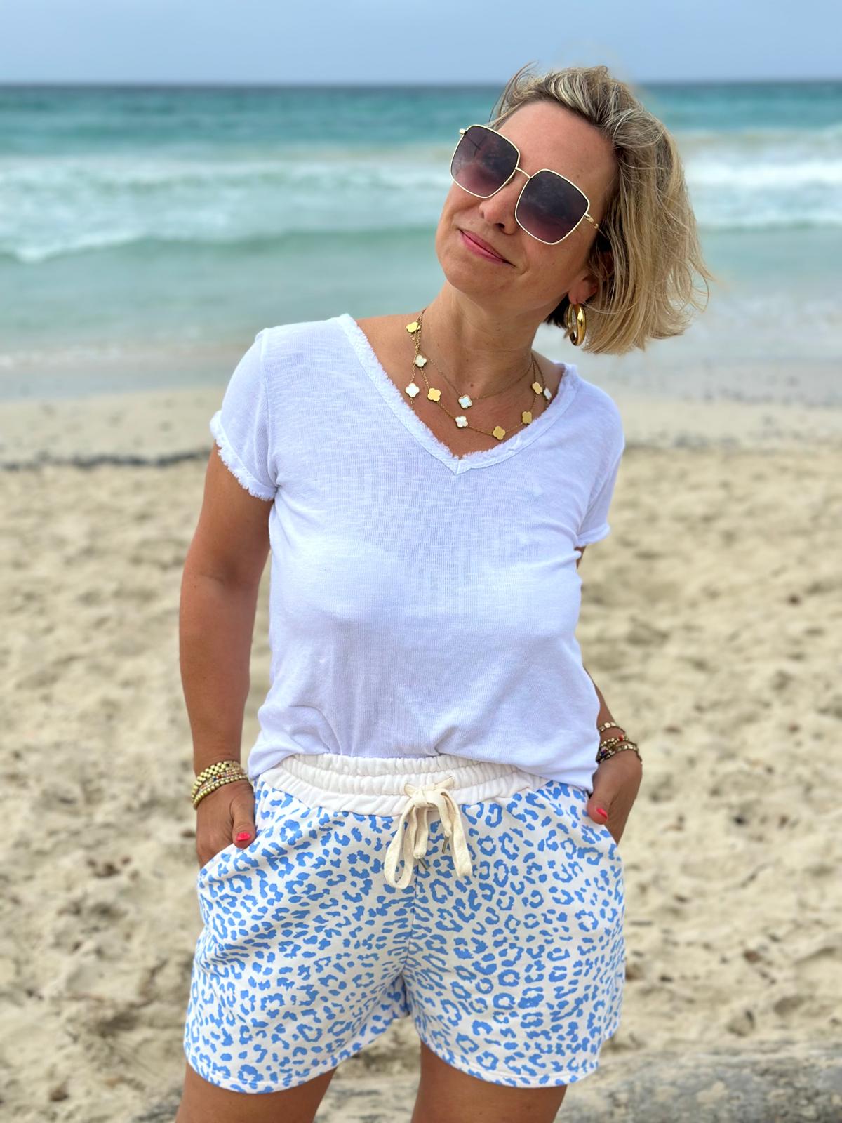 Süßes V-Neck Basic Shirt in Weiß