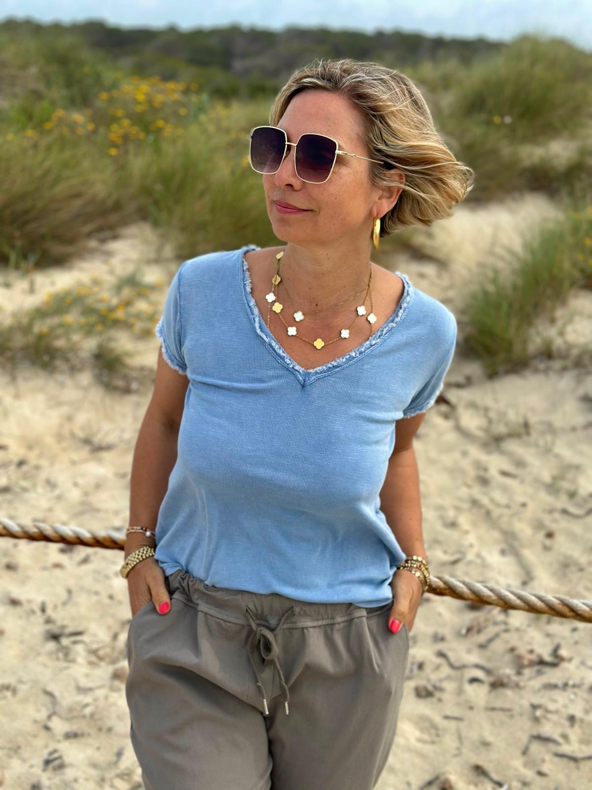 Süßes V-Neck Basic Shirt in Graublau