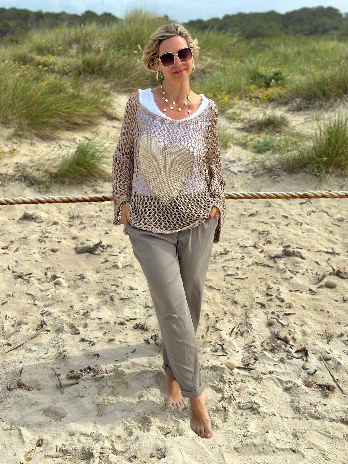 Süßer Onesize Netzpullover "HERZI" in Taupé