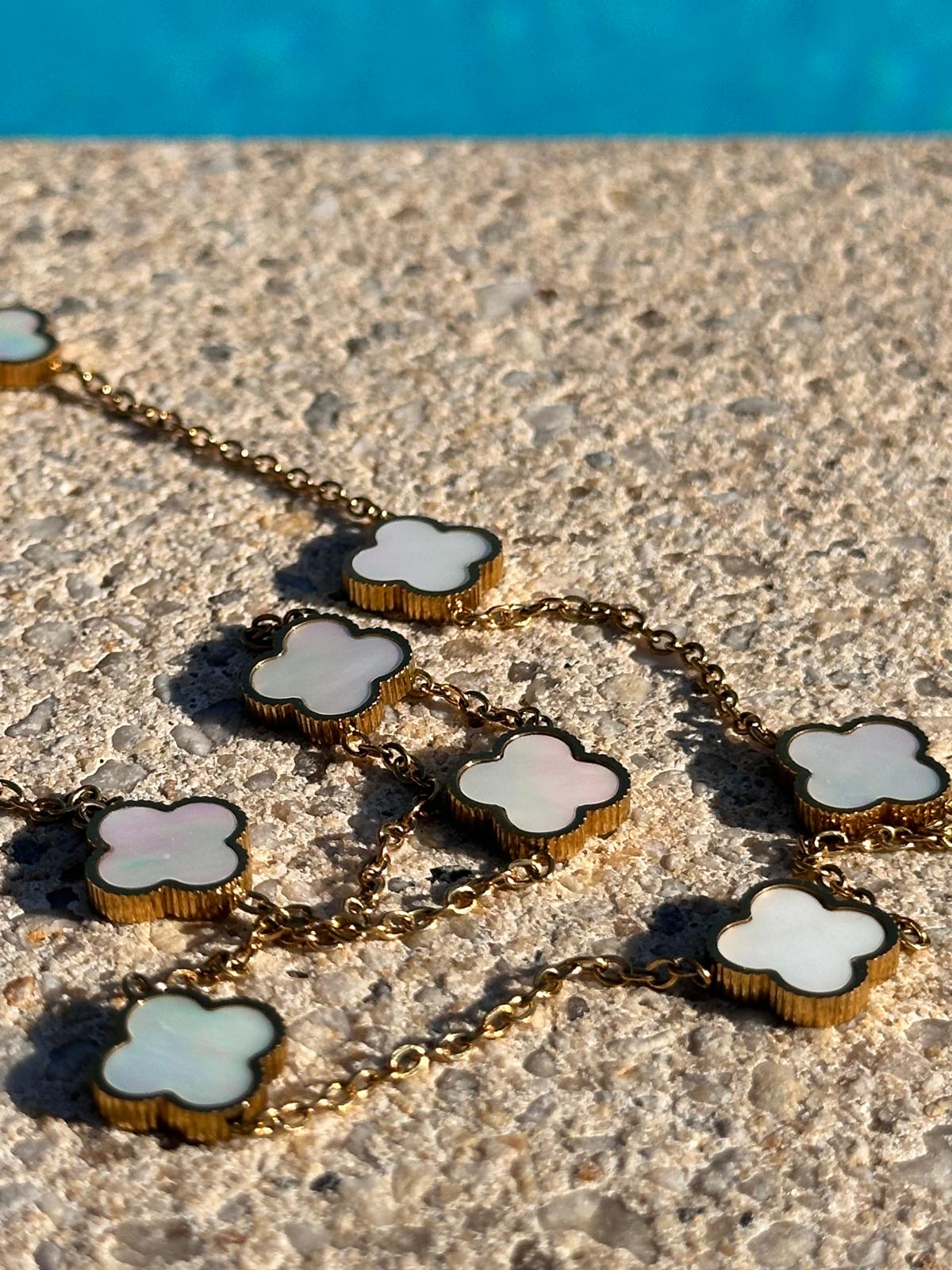 Wunderschöne Kette in Gold/Weiß (LANG)