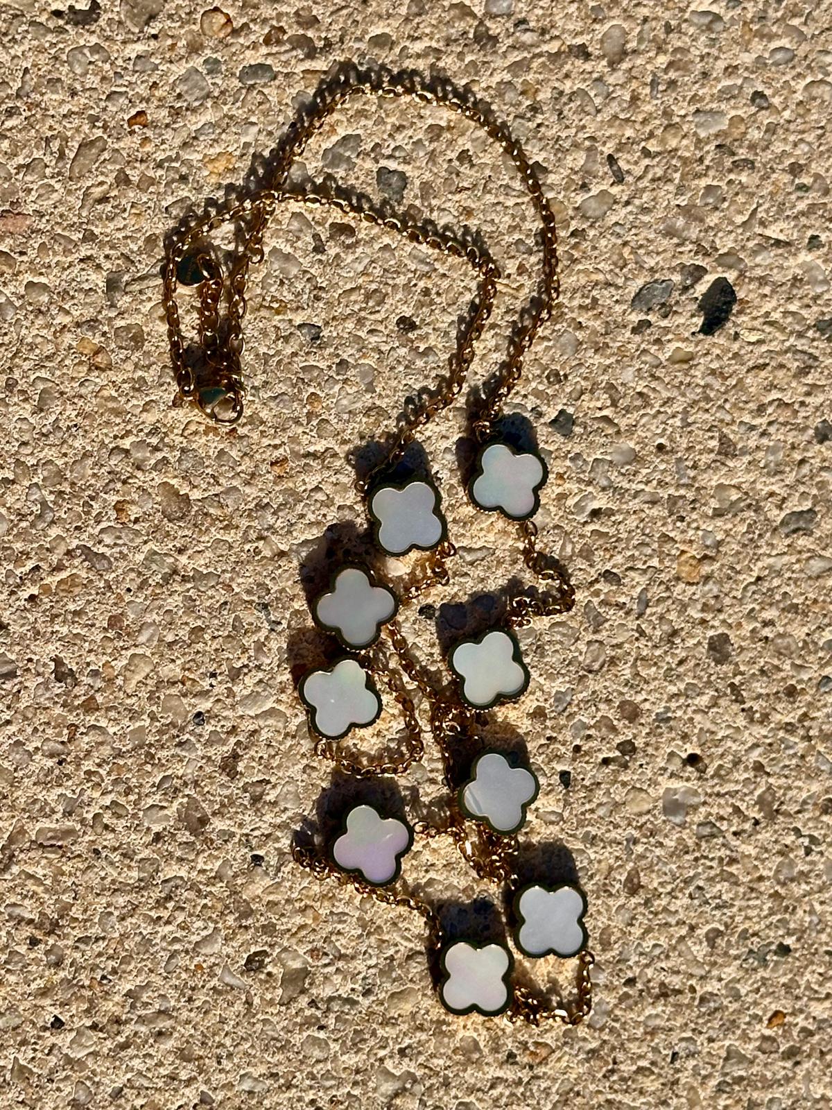 Wunderschöne Kette in Gold/Weiß (LANG)