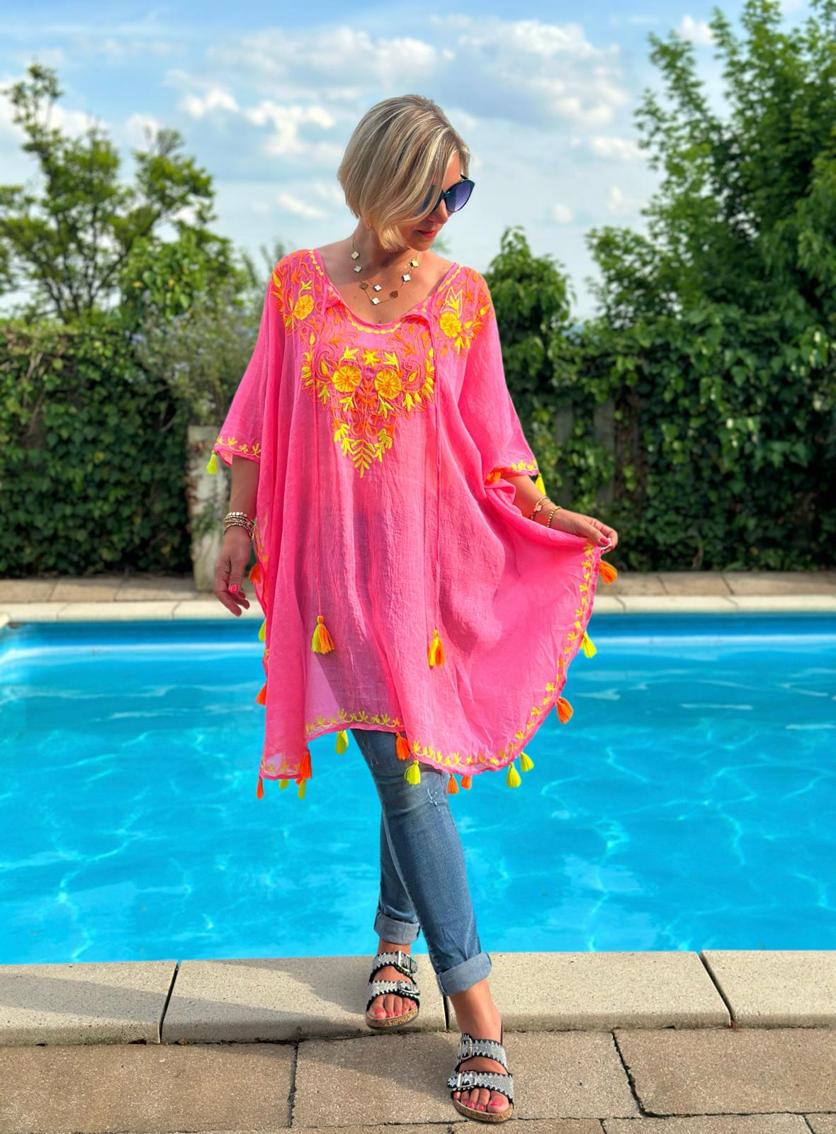 Zuckersüße Sommertunika mit Stickerei in PINK
