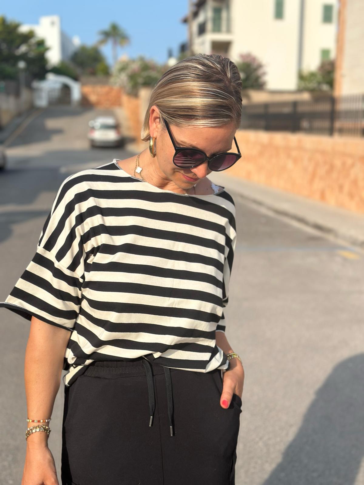 Zuckersüßes Onesize "RINGEL SHIRT" in Schwarz/Weiß
