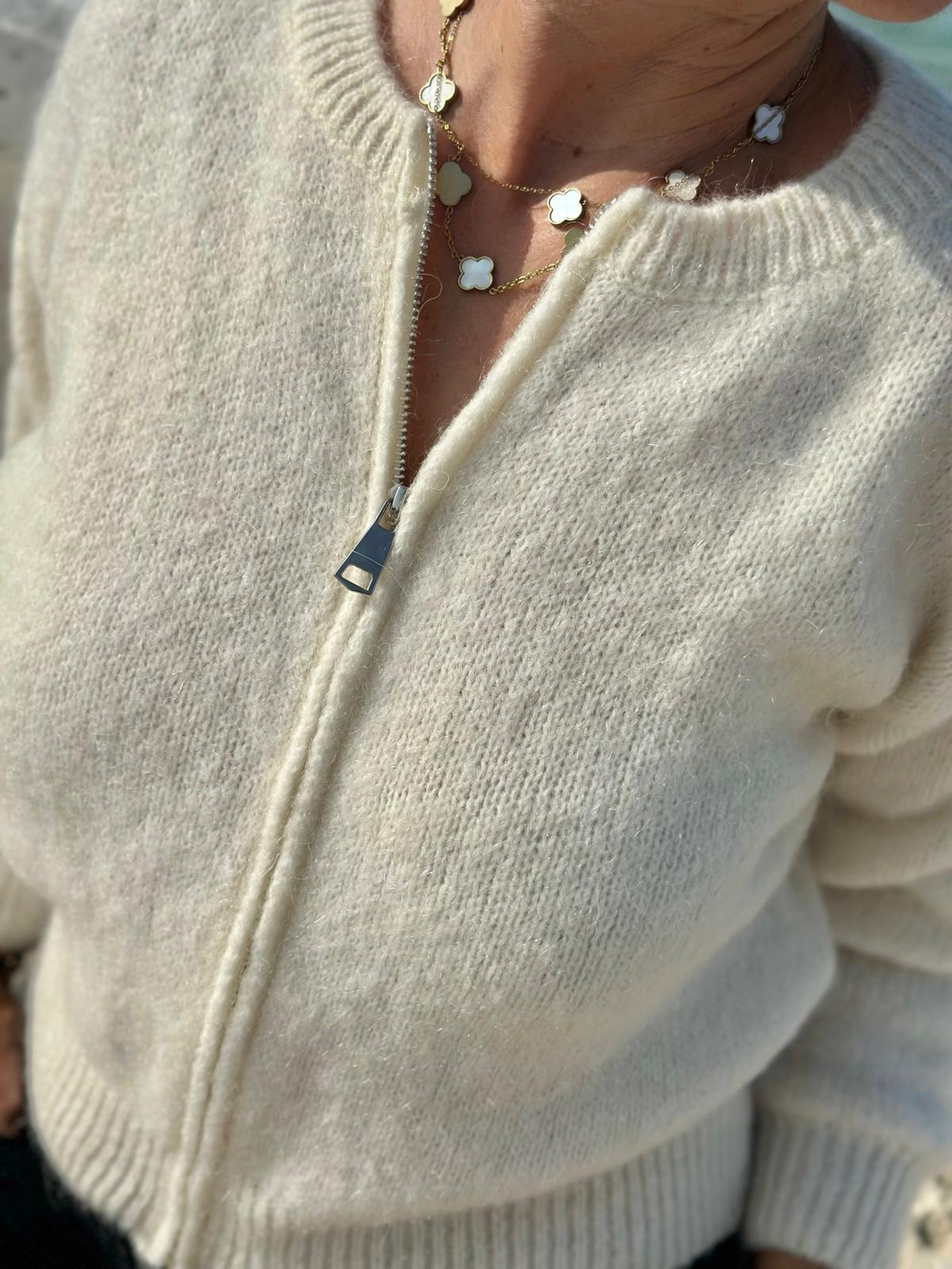 Süße Lieblingsstrickjacke in Cremé