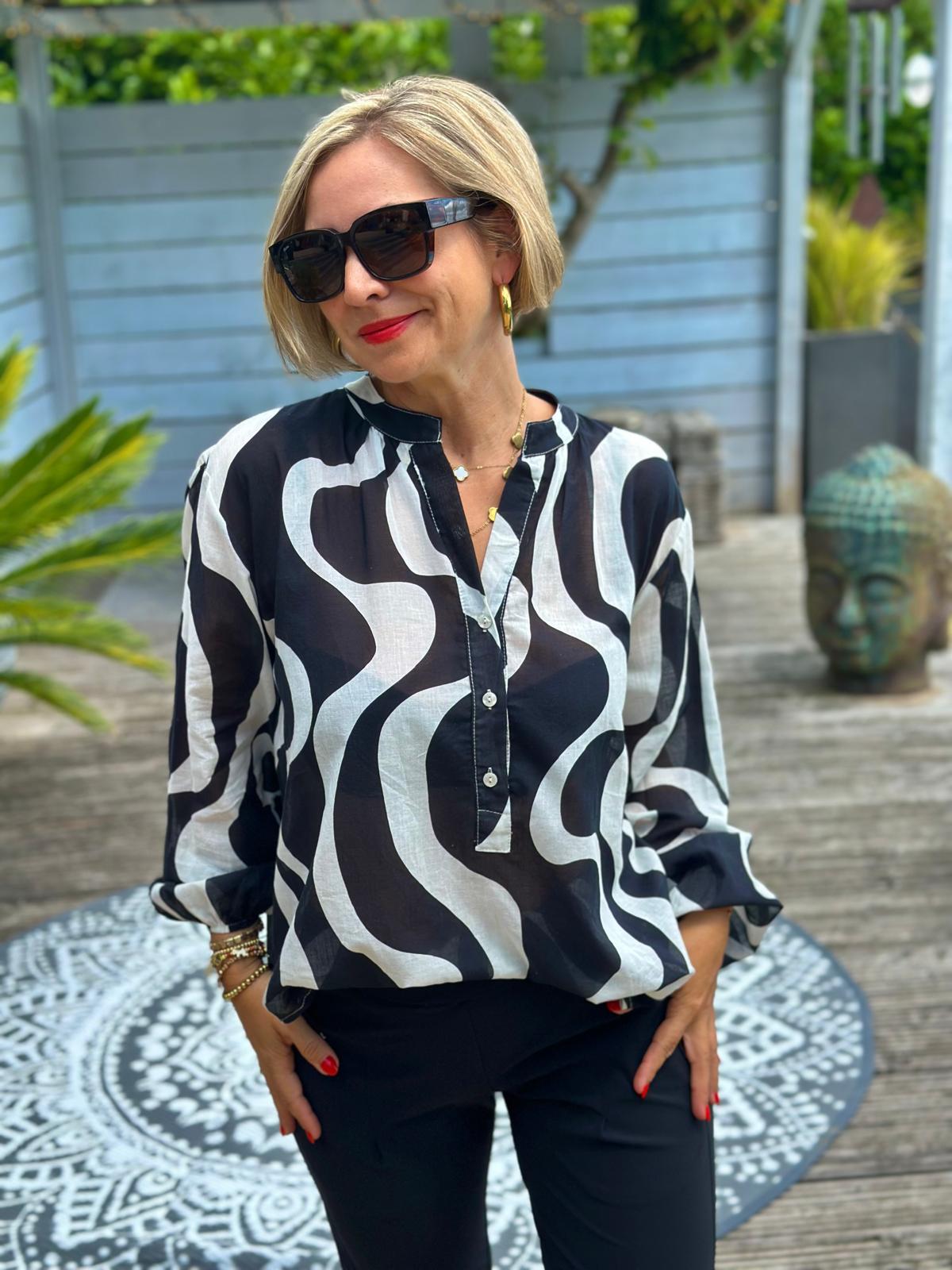 Zuckersüße Bluse "BLACK WAVES"