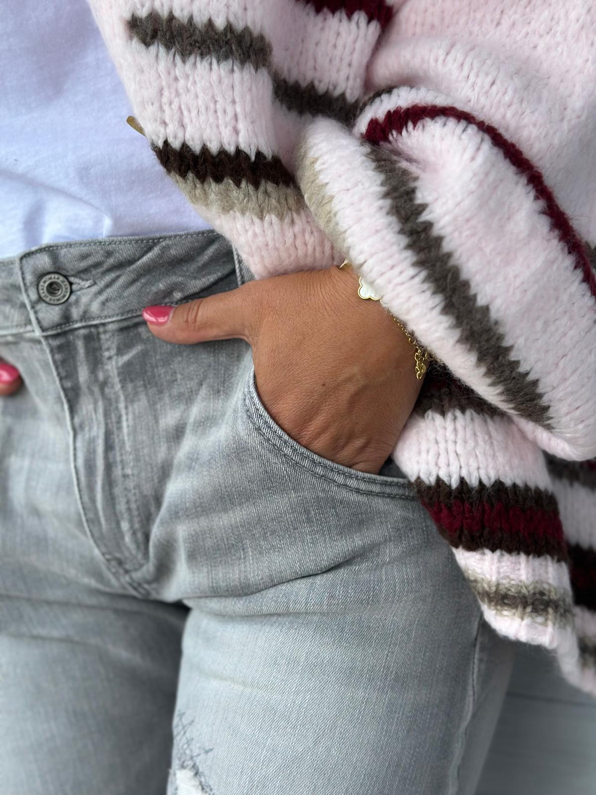 Hellgraue Destroyed Jeans