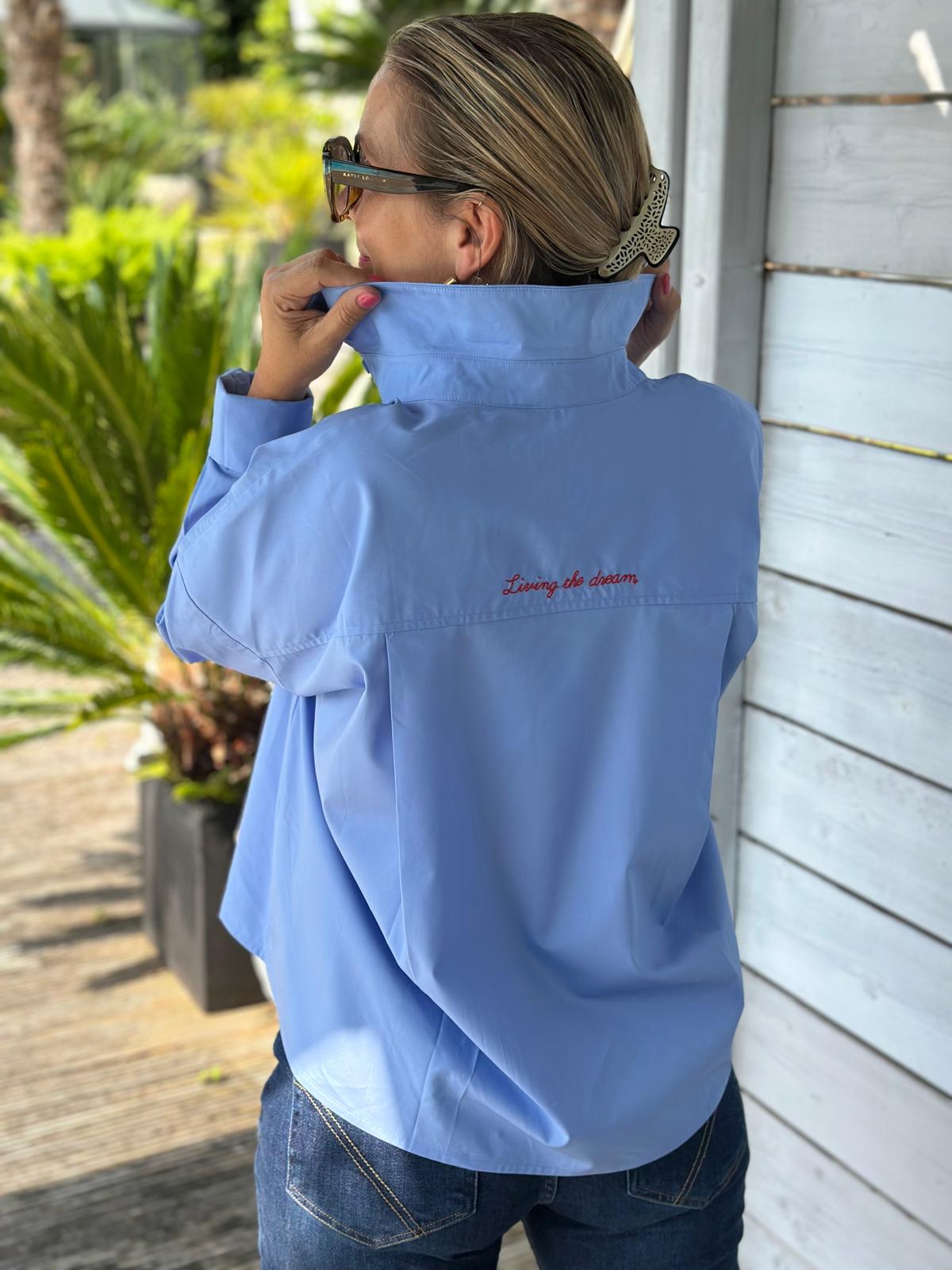 Stylische Bluse "living the dream" in Hellblau