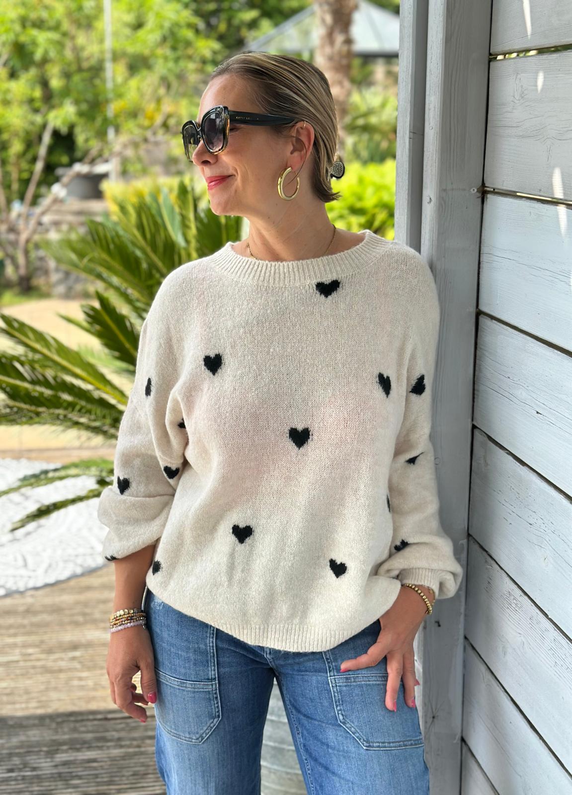 Süßer Strickpullover "Herzchen" in Cremé / Schwarz