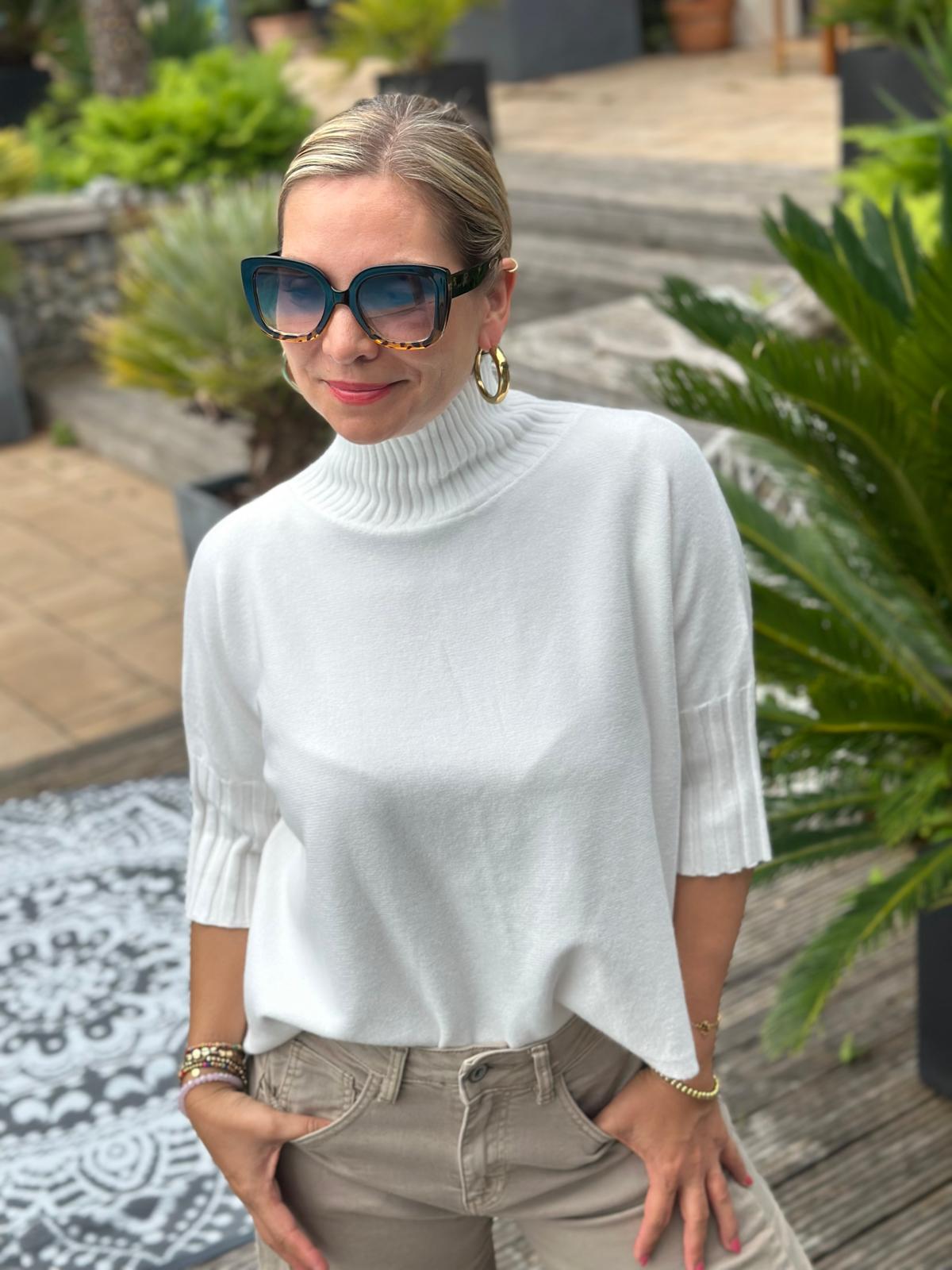 Süßer Rollkragen Pulli mit 3/4 Arm in Weiss (kurz)