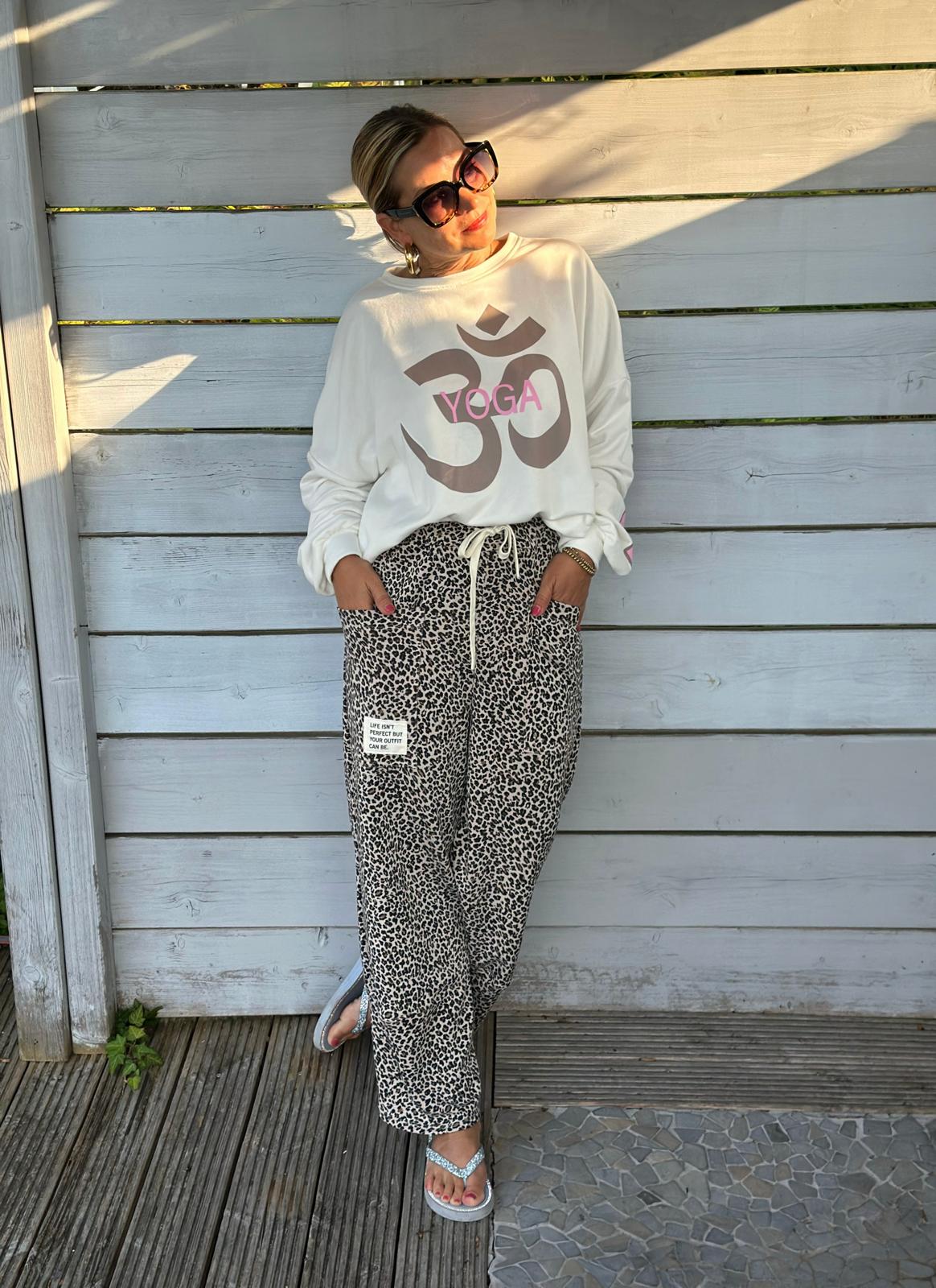 Kuschel Sweatshirt "BALANCE" in Weiss