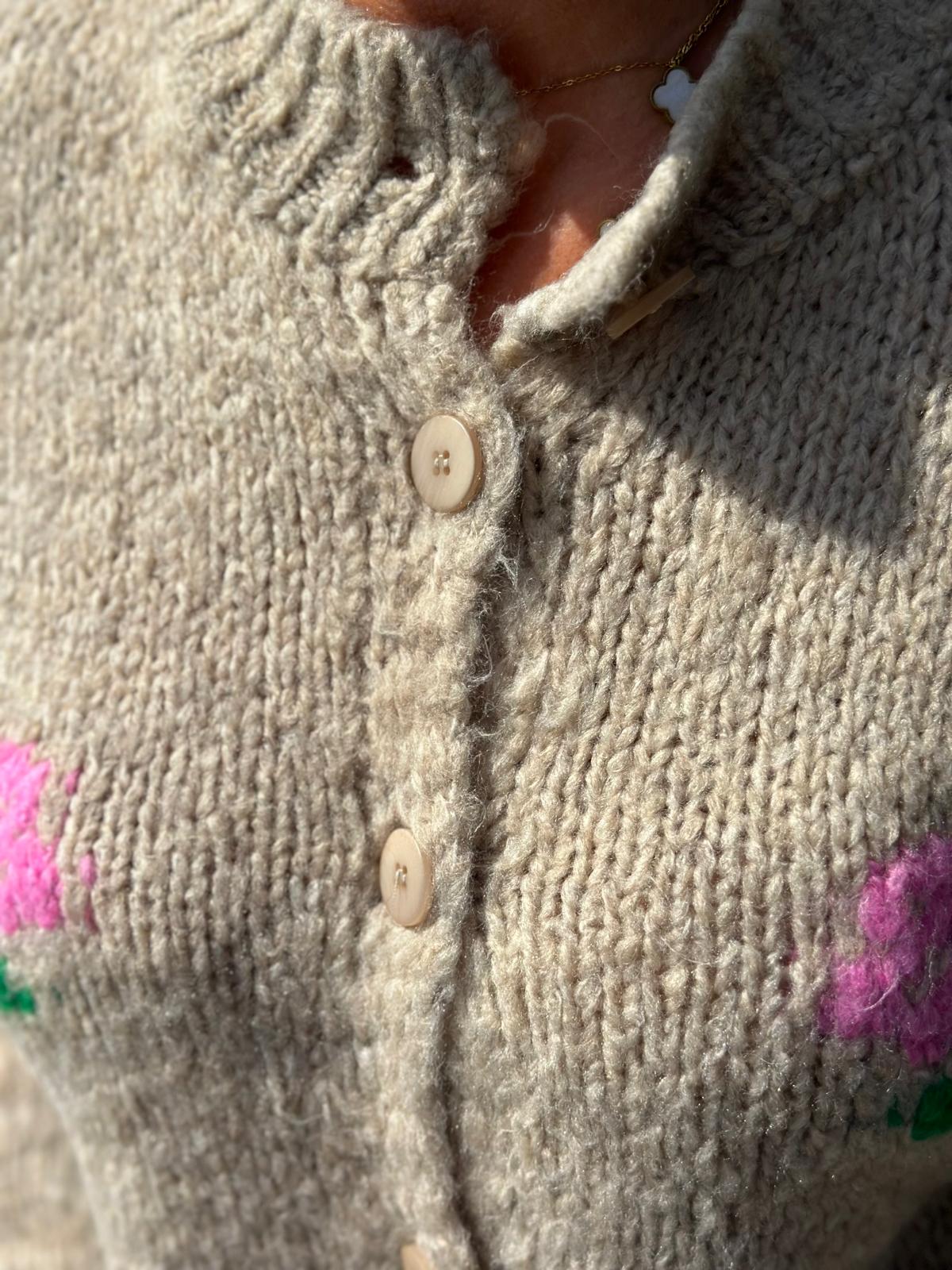 Kuschel Strickjacke ROSES in Beige