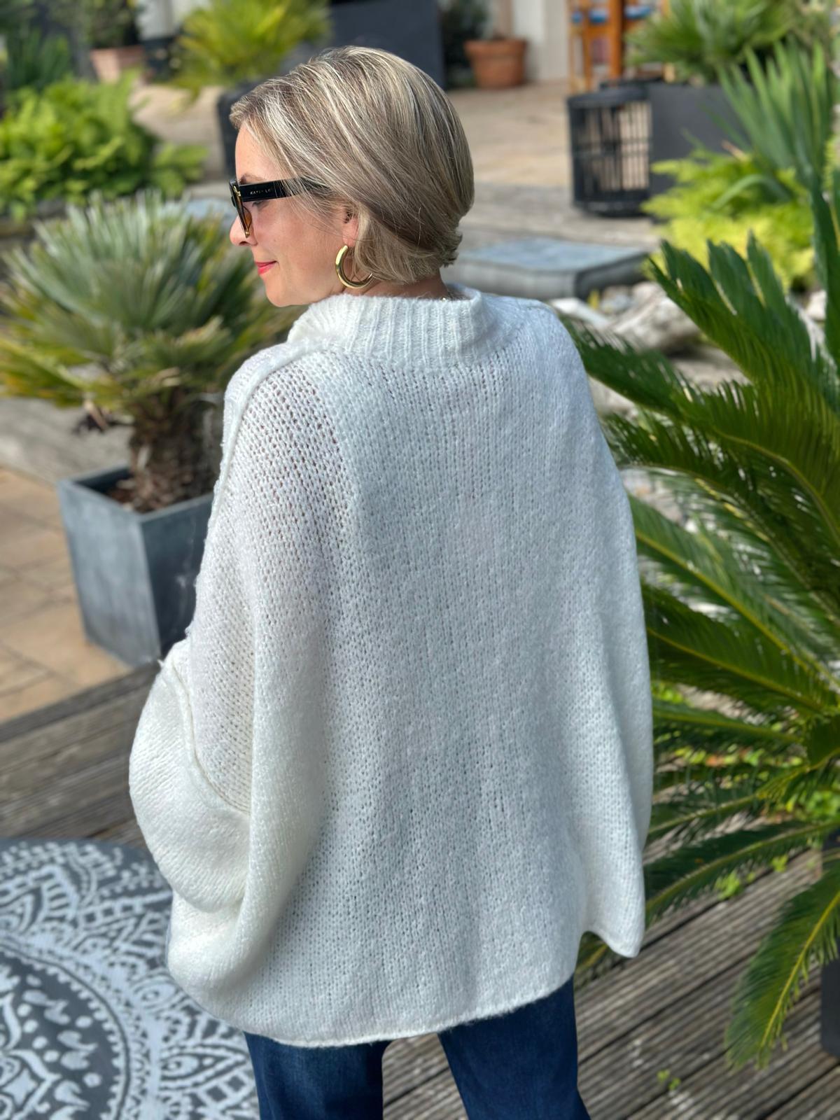 Süße Onesize Strickjacke in Creméweiss
