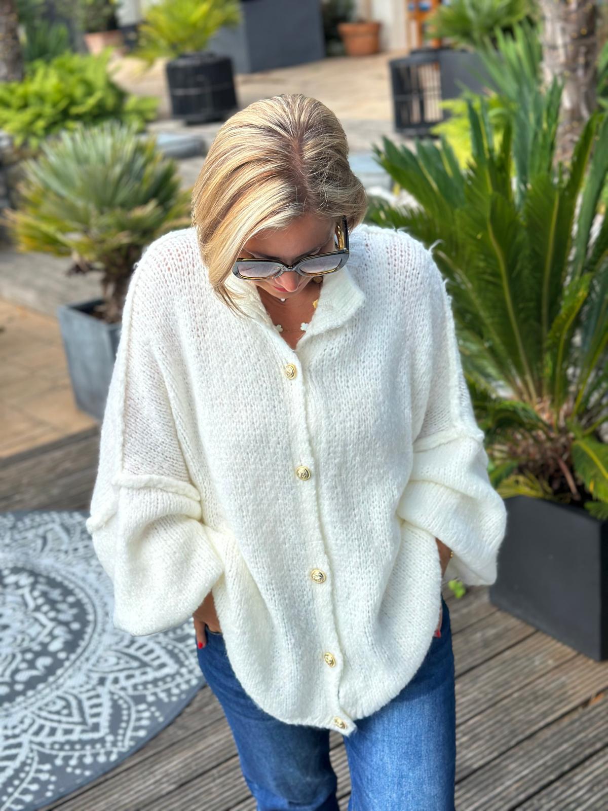 Süße Onesize Strickjacke in Creméweiss