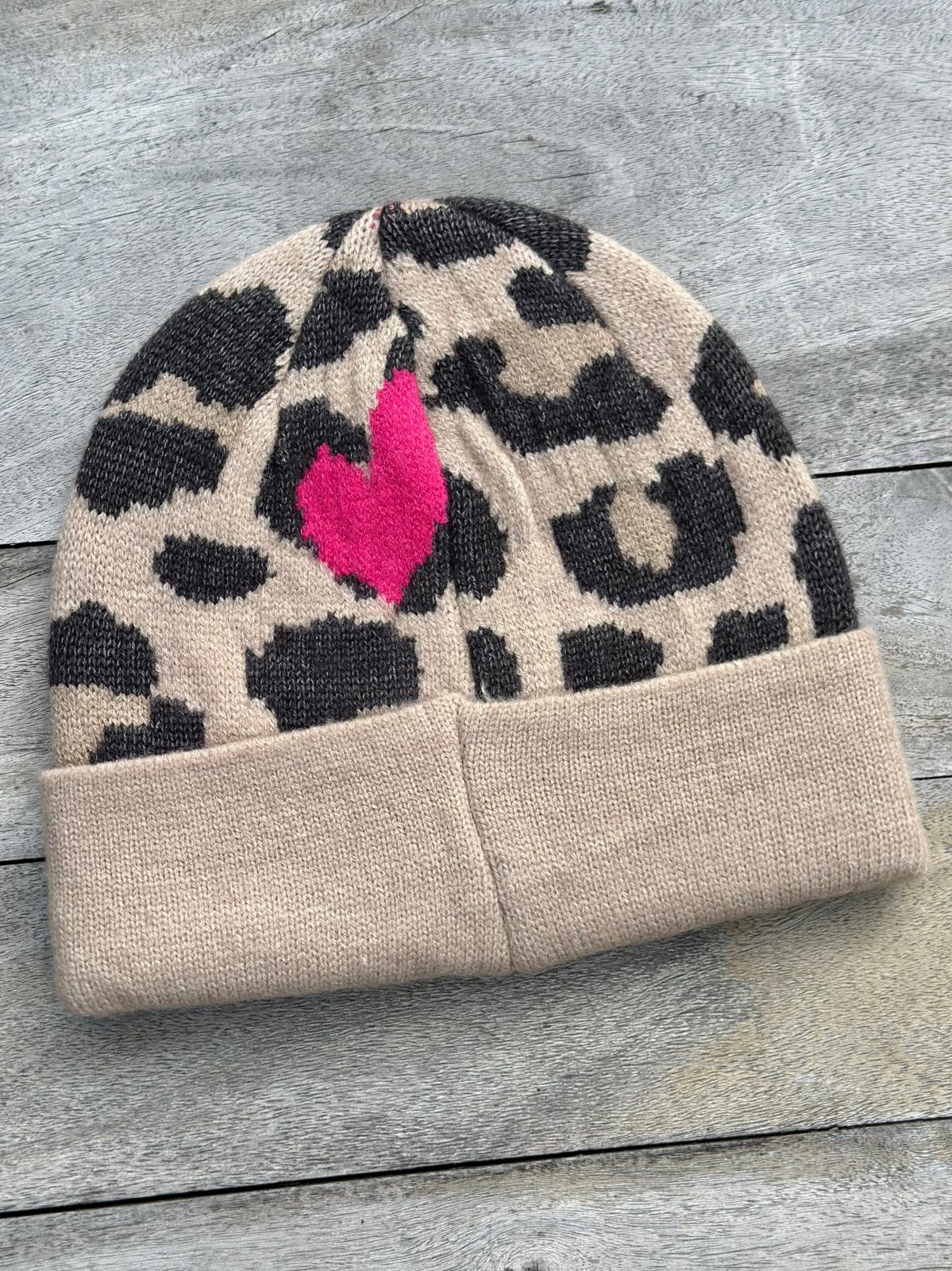 Zuckersüße LEO LOVE Mütze in CREMÈ/SCHWARZ