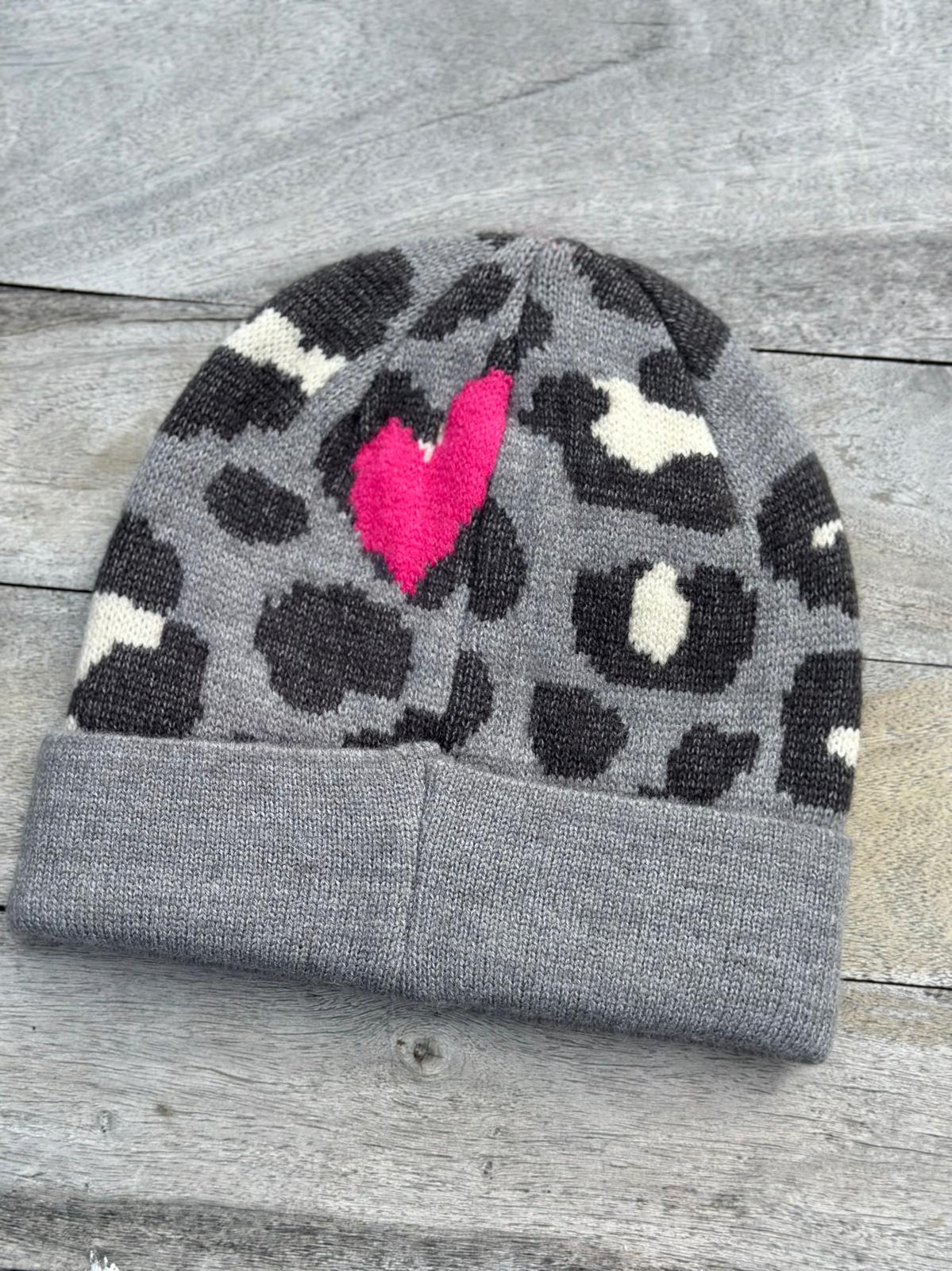 Zuckersüße LEO LOVE Mütze in GRAU/PINK