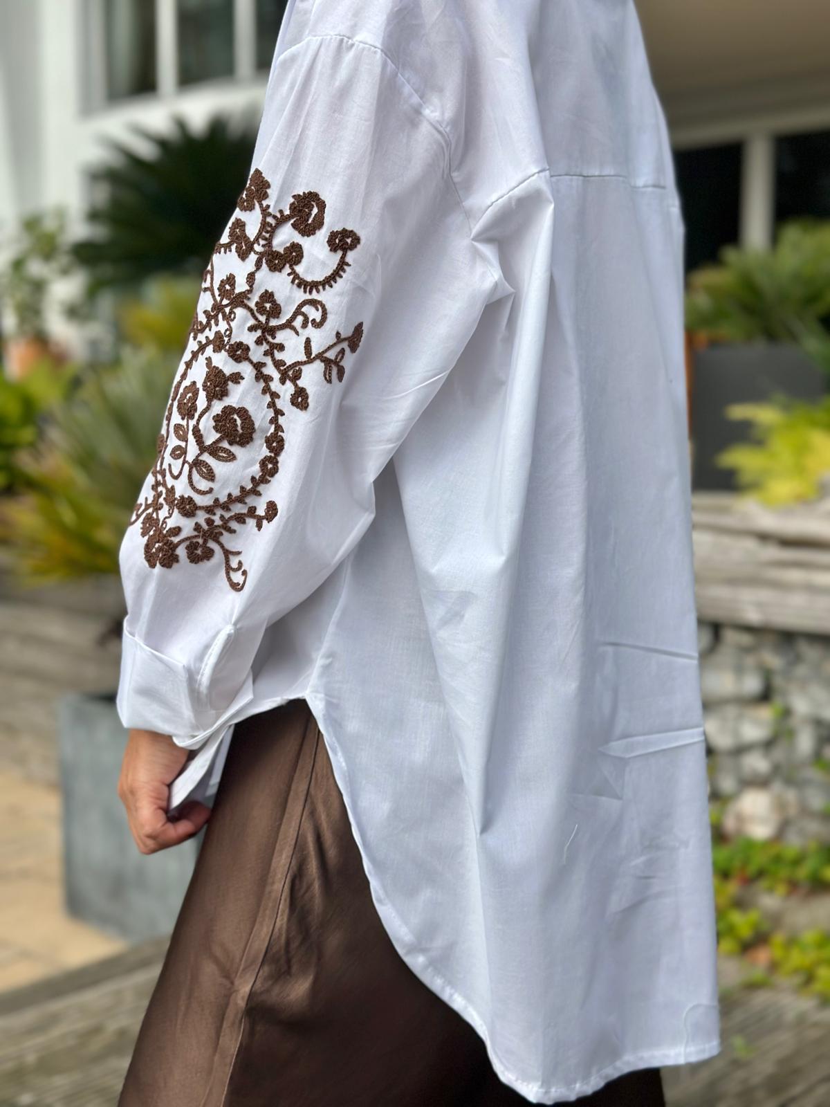 Stylische Classy Bluse mit Stickerei in White/Chocolate