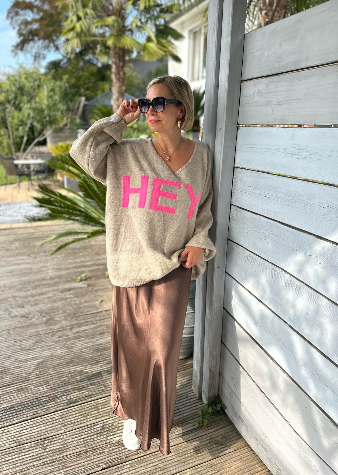 Weiter Kuschelpullover "HEY" in Cremé/Pink