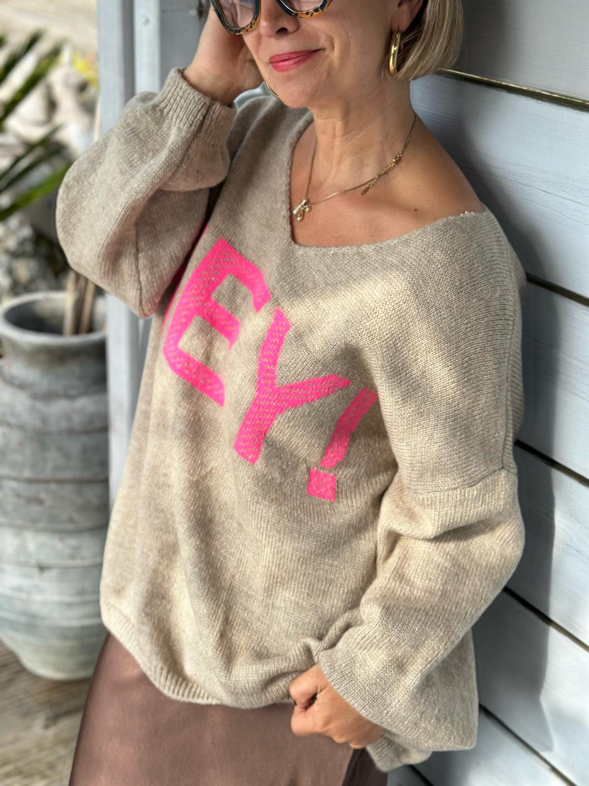 Weiter Kuschelpullover "HEY" in Cremé/Pink