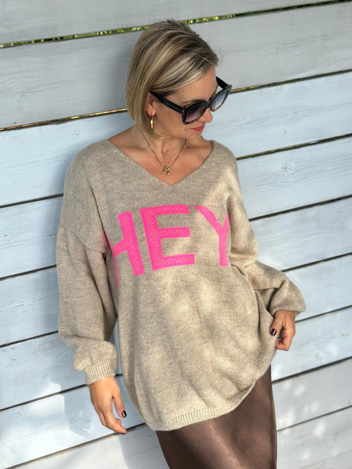 Weiter Kuschelpullover "HEY" in Cremé/Pink