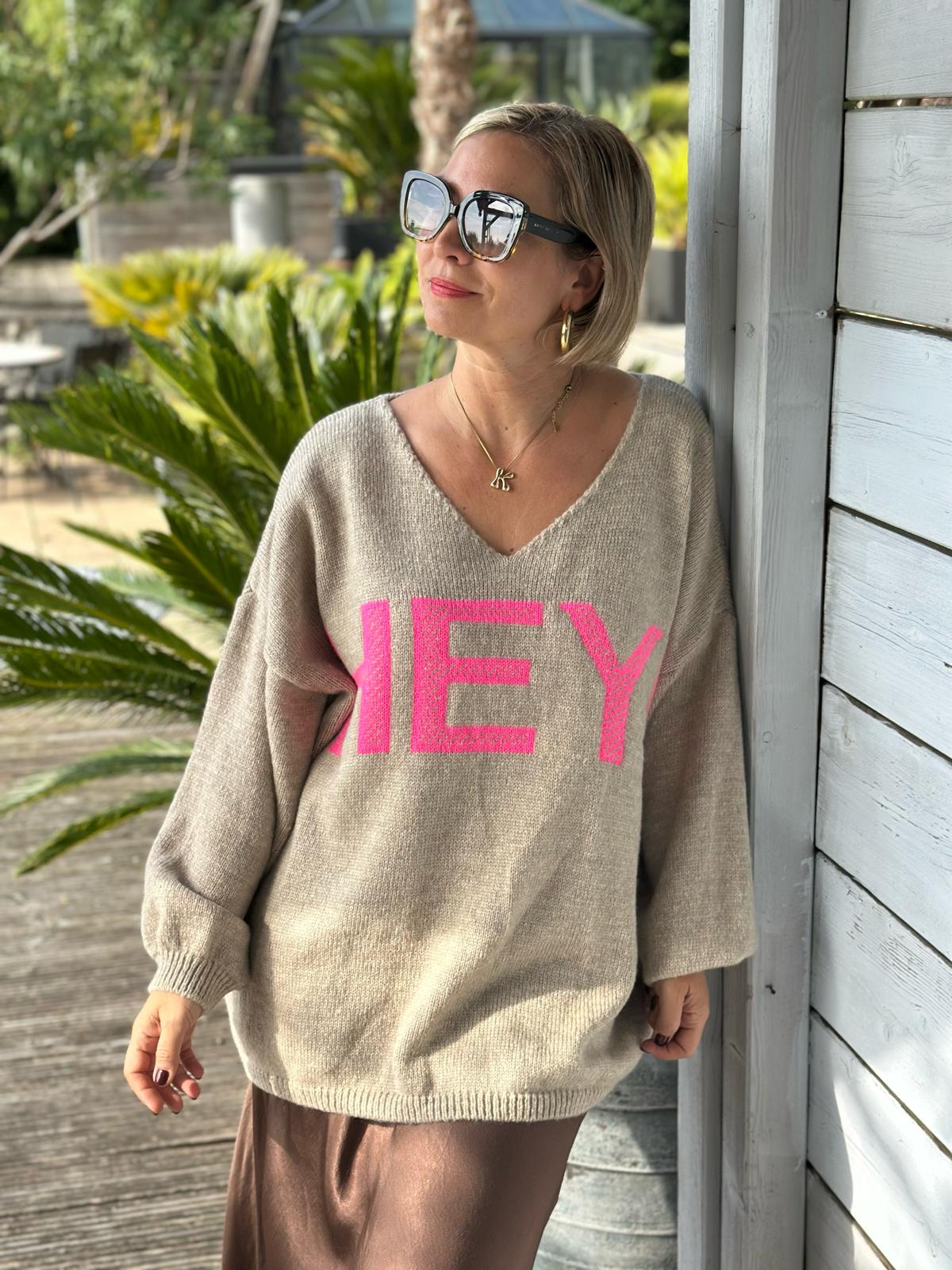Weiter Kuschelpullover "HEY" in Cremé/Pink