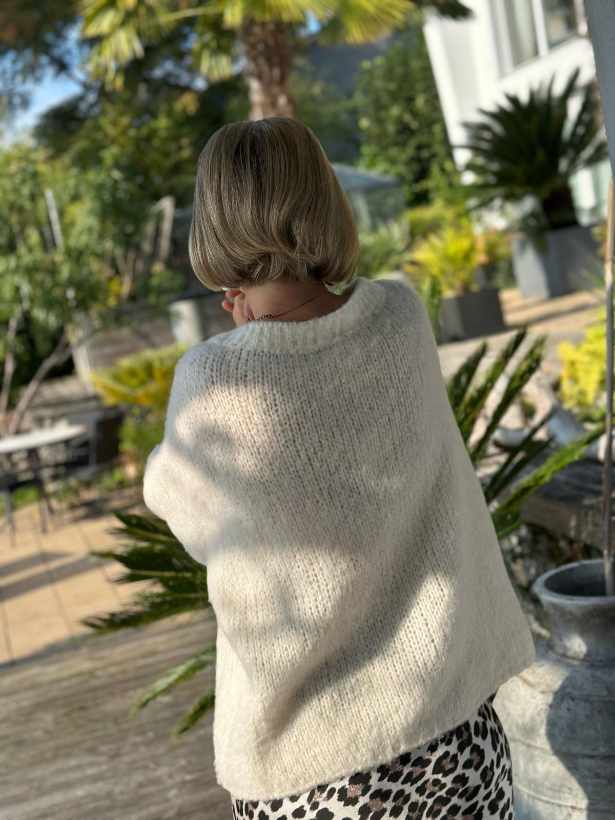Weit geschnittener Onesize Pulli "SUPERFLAUSCH" in Wollweiss