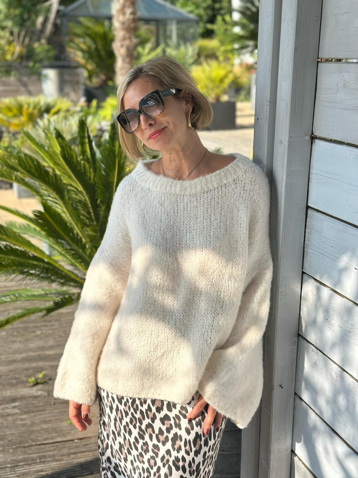 Weit geschnittener Onesize Pulli "SUPERFLAUSCH" in Wollweiss
