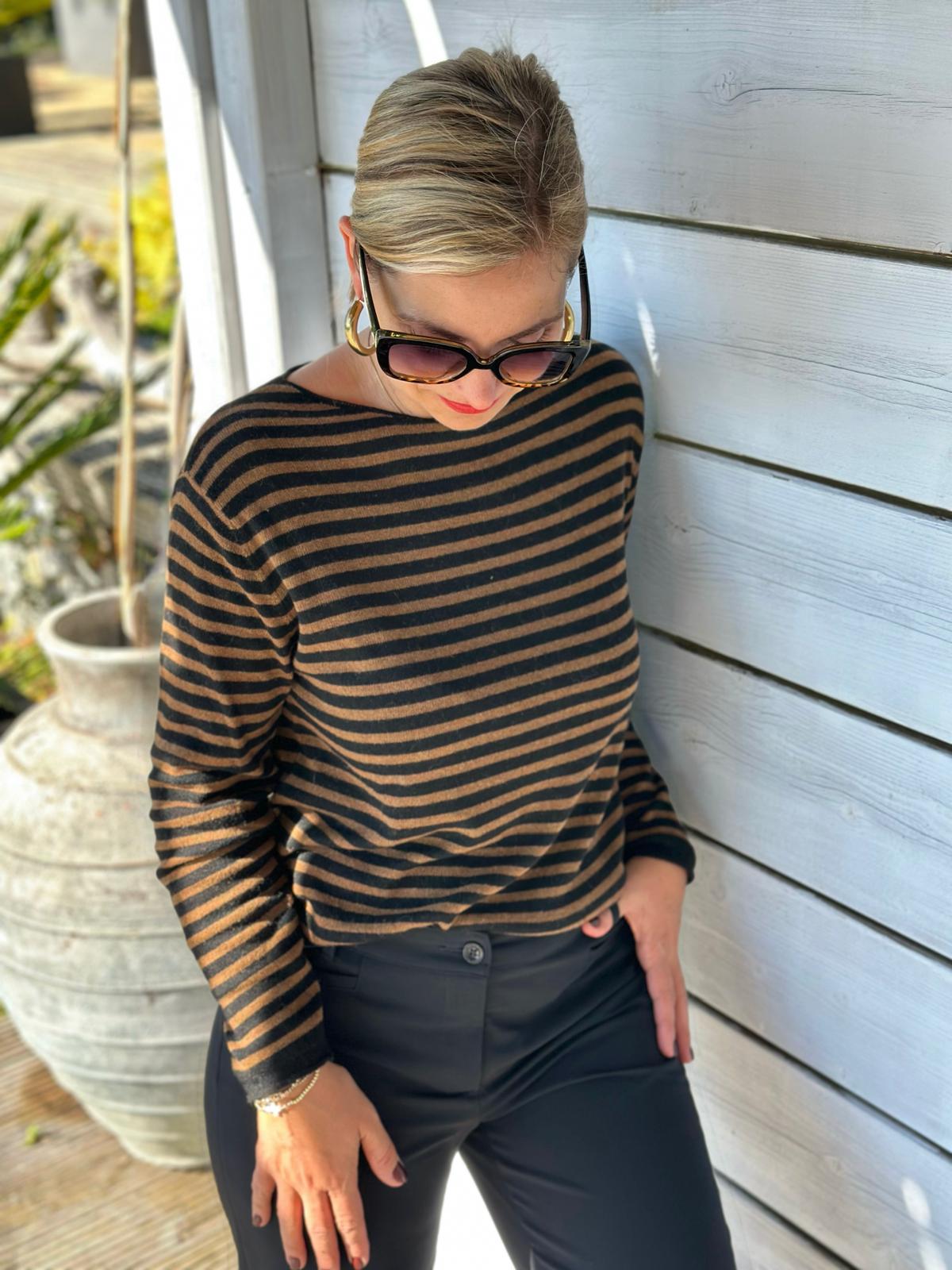 Leichter Cashmere Streifenpulli in Camel/Schwarz
