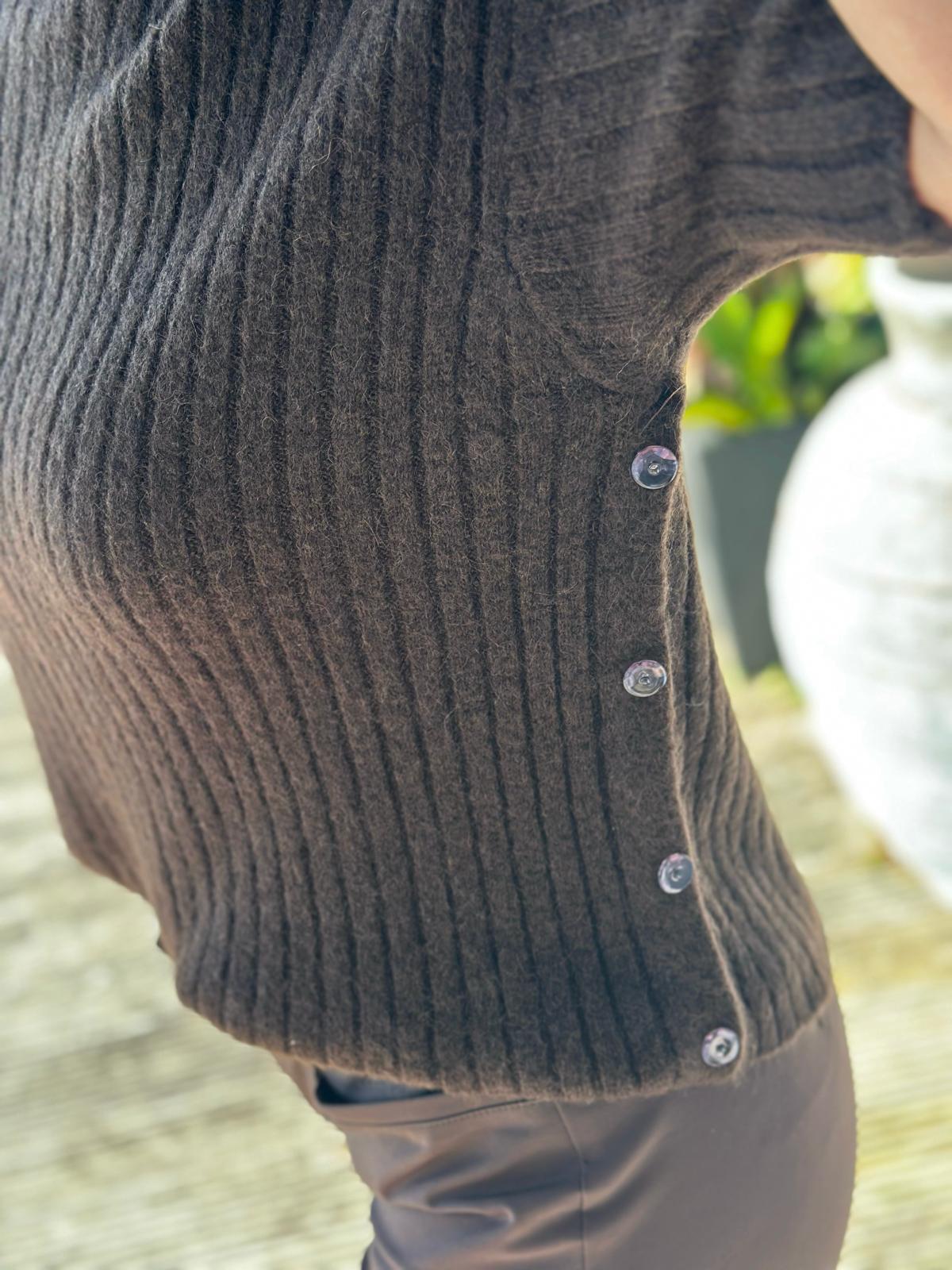 Süßer Turtle-Neck Pulli mit kurzem Arm in Chocolate