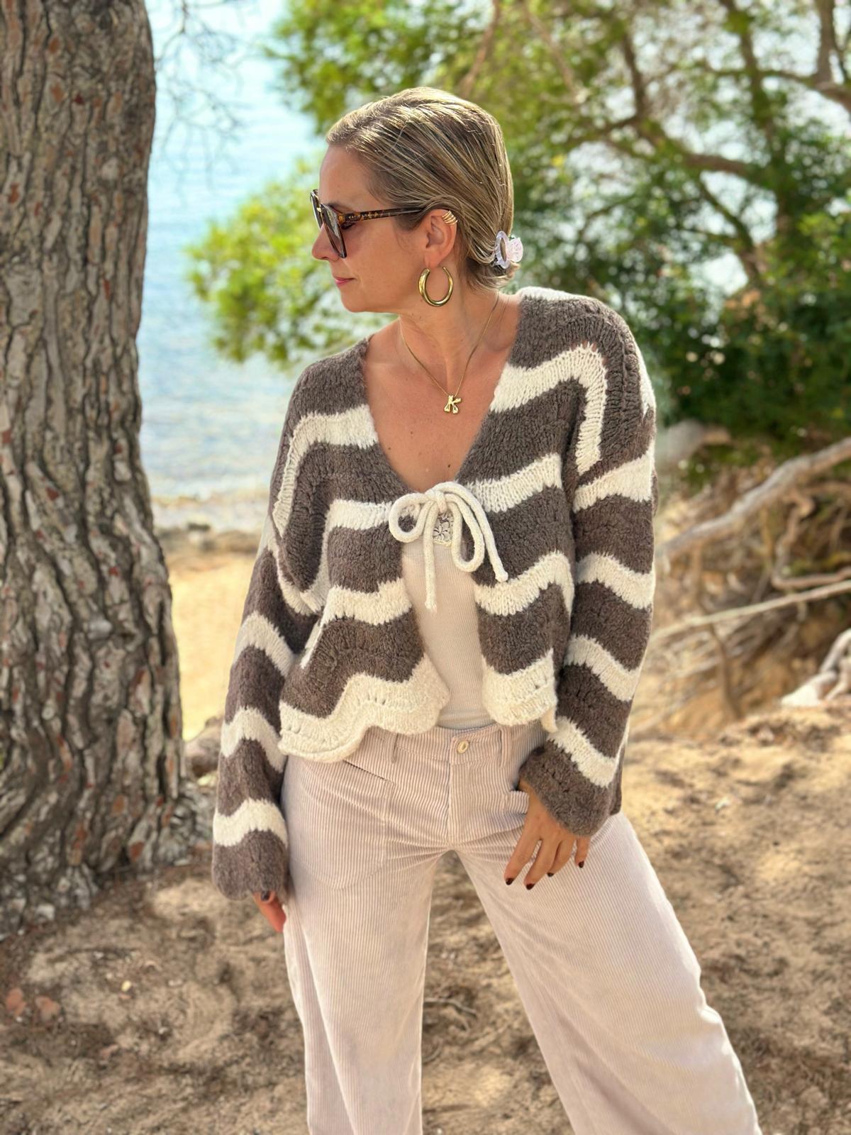 Süße Onesize Strickjacke zum binden in Cremé/Braun